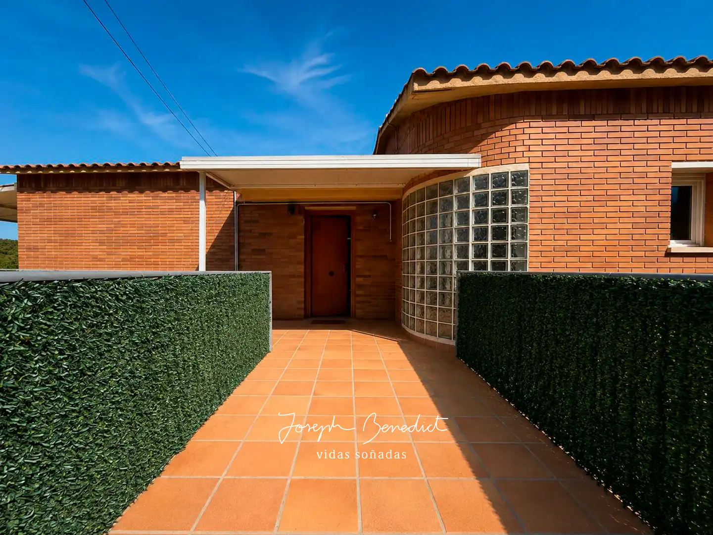 Vista exterior de Casa o xalet en venda en Sant Vicenç Dels Horts amb Aire condicionat, Calefacció i Jardí privat
