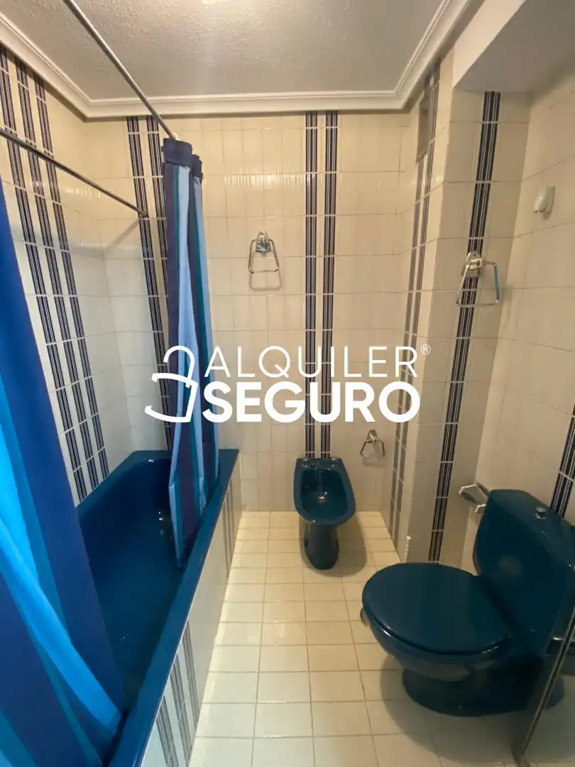 Bany de Pis de lloguer en Guadalajara amb Aire condicionat, Calefacció i Terrassa