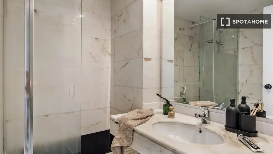 Bathroom of Flat for rent in Barcelona  with Air Conditioner, Heating and Furnished