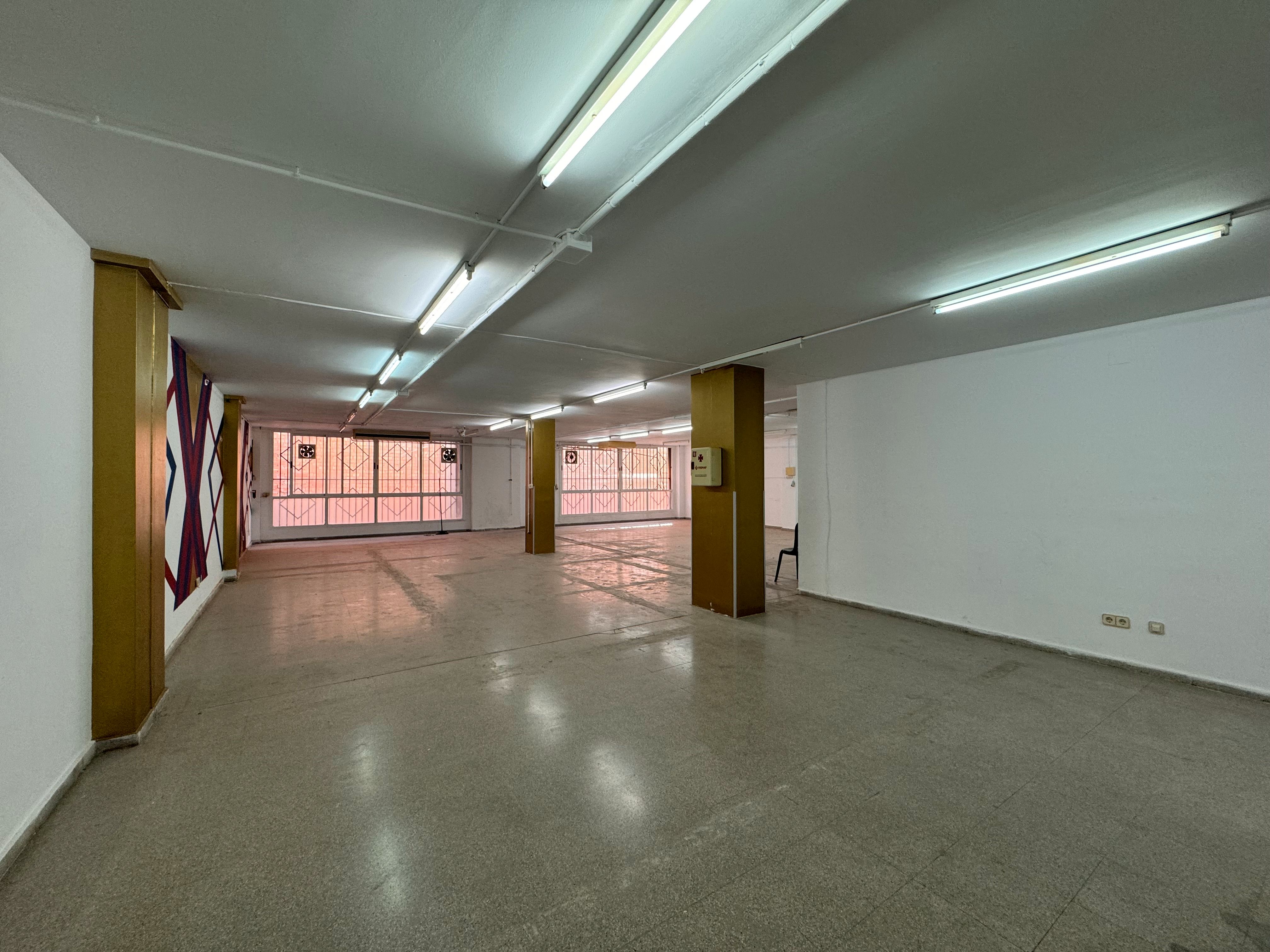 Fabrikhallen zum Verkauf in L'Hospitalet de Llobregat