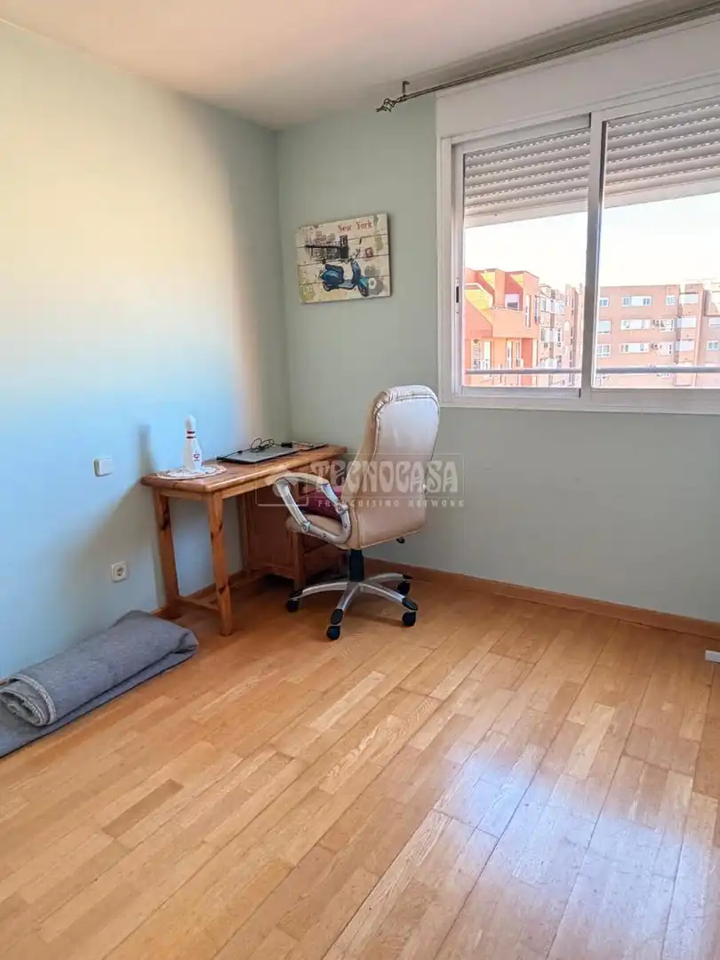 Habitación de Ático en venta en Valdemoro con Calefacción, Terraza y Trastero