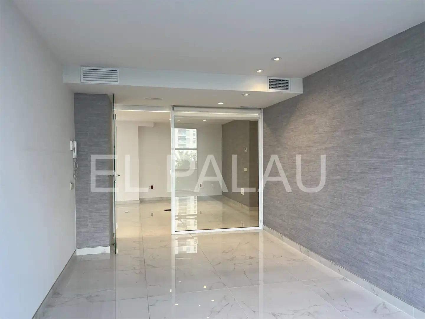 Office for rent in Valencia  with Air Conditioner
