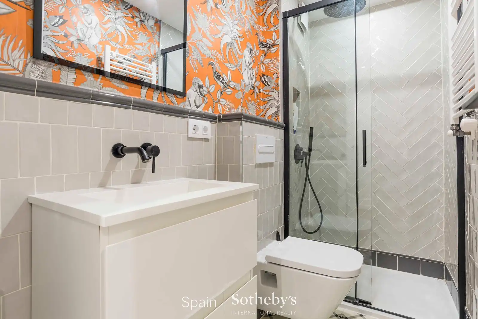 Bathroom of Apartments for rent in Madrid  with Air Conditioner, Heating and Terrace