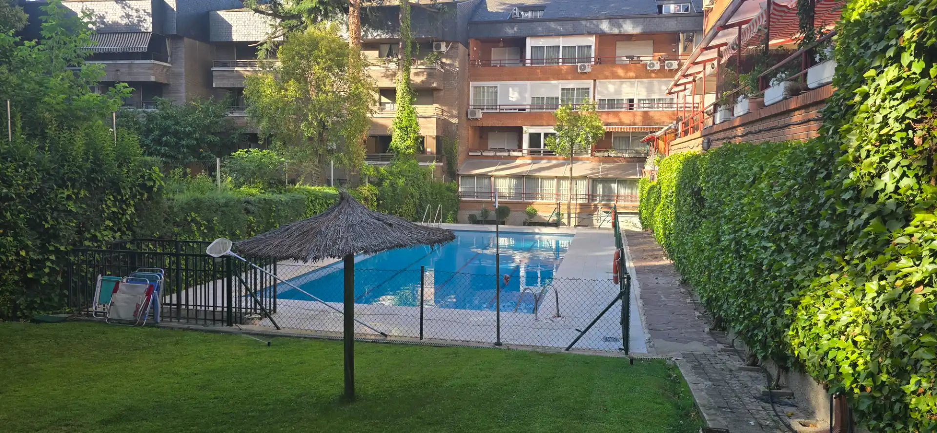 Piscina de Piso en venta en Las Rozas de Madrid con Aire acondicionado, Calefacción y Jardín privado