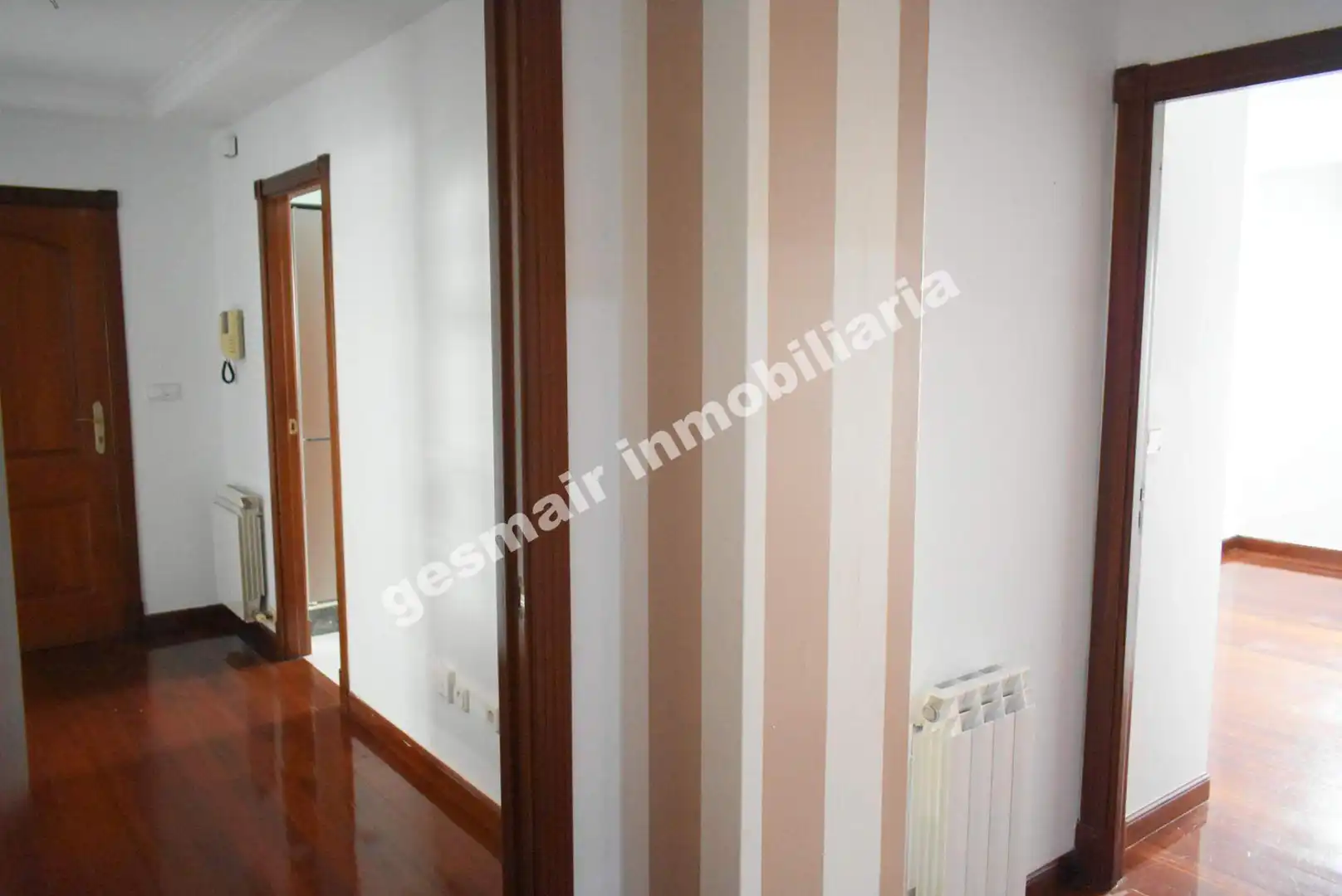Habitación de Piso de alquiler en Pontevedra Capital  con Calefacción, Parquet y Trastero
