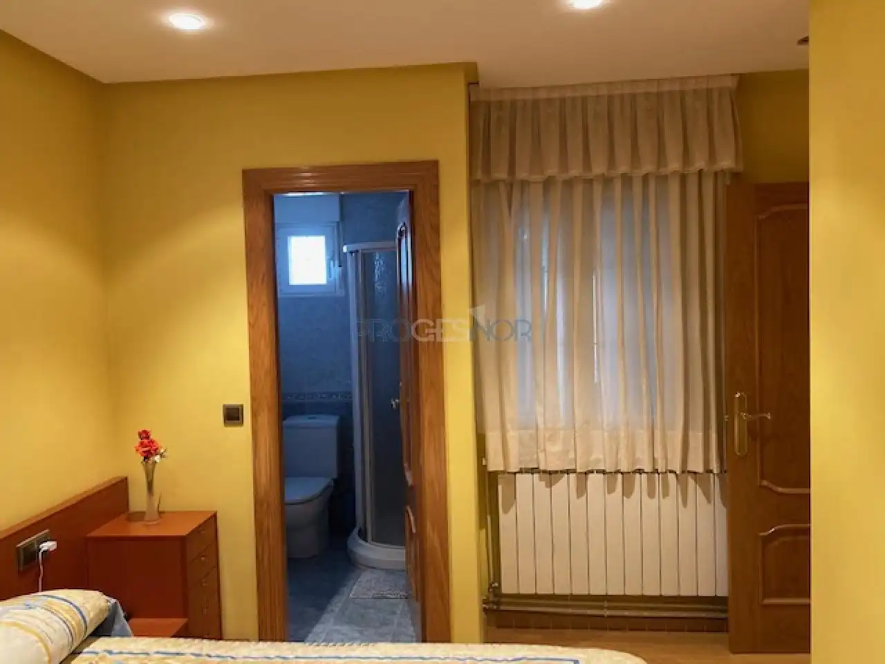 Habitación de Casa o chalet en venta en León Capital  con Calefacción, Jardín privado y Terraza