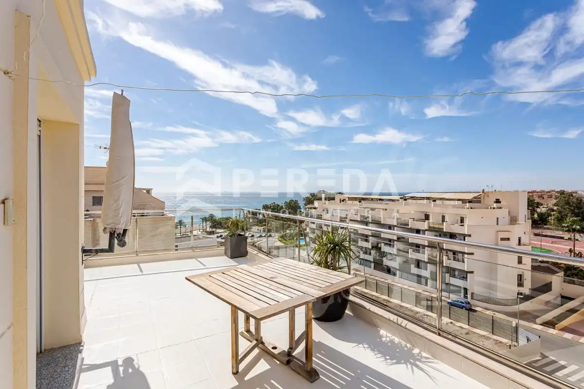 Terraza de Ático en venta en Roquetas de Mar con Aire acondicionado, Terraza y Piscina comunitaria