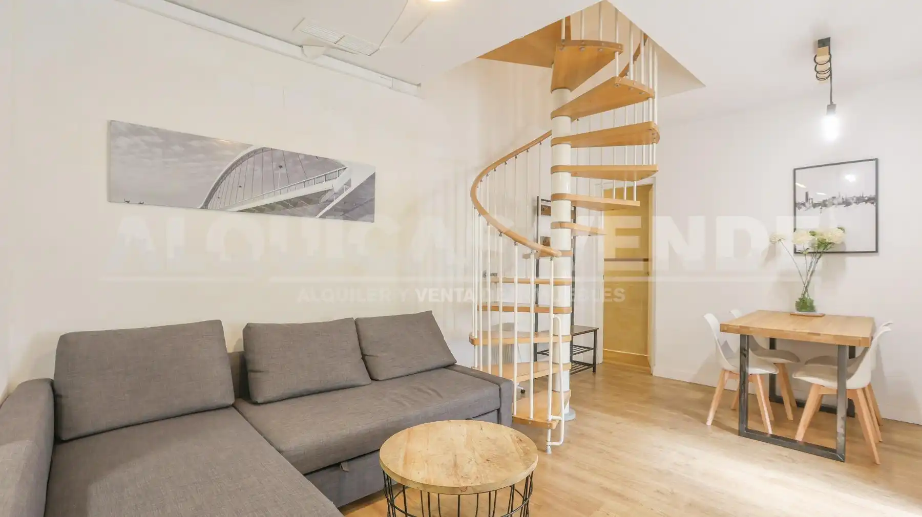 Sala de estar de Dúplex en venta en Sevilla con Aire acondicionado y Amueblado