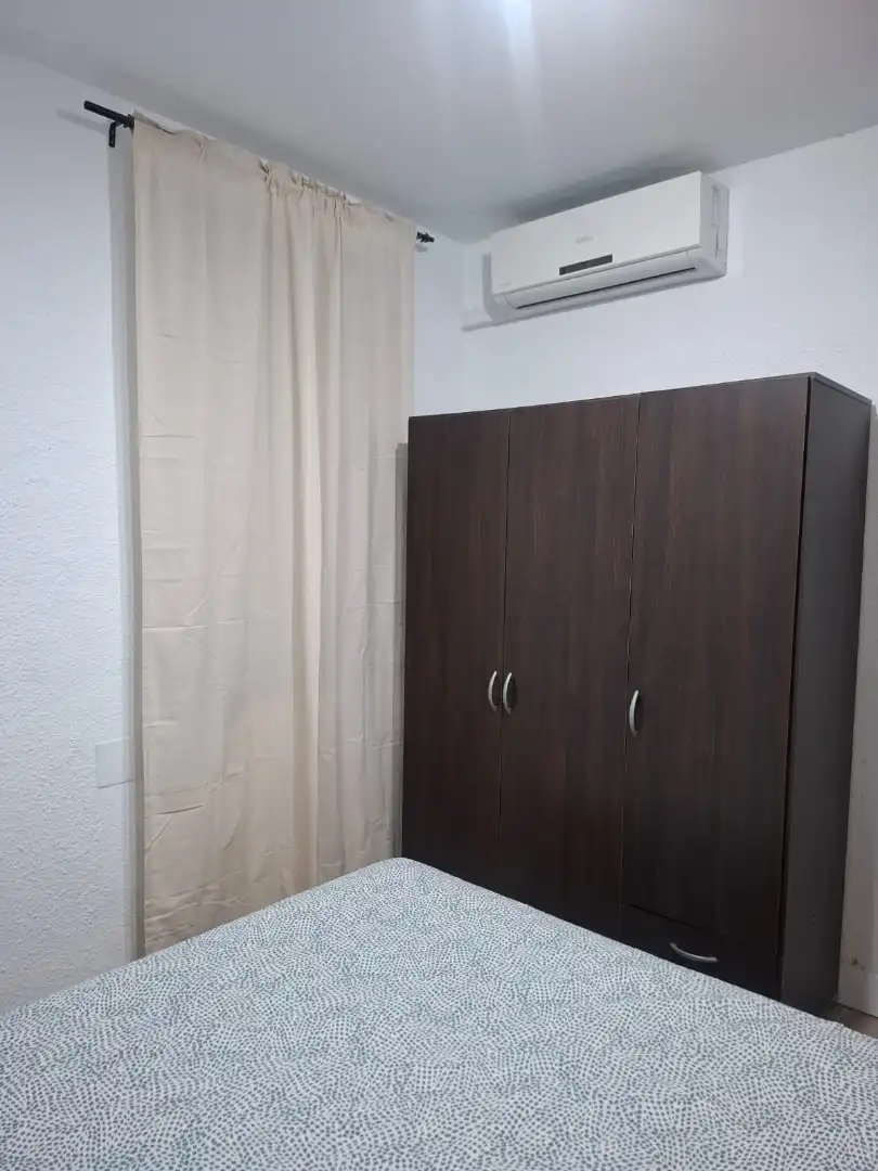 Schlafzimmer von Wohnungen zur Miete in Zaragoza mit Heizung, Möbliert und Ofen