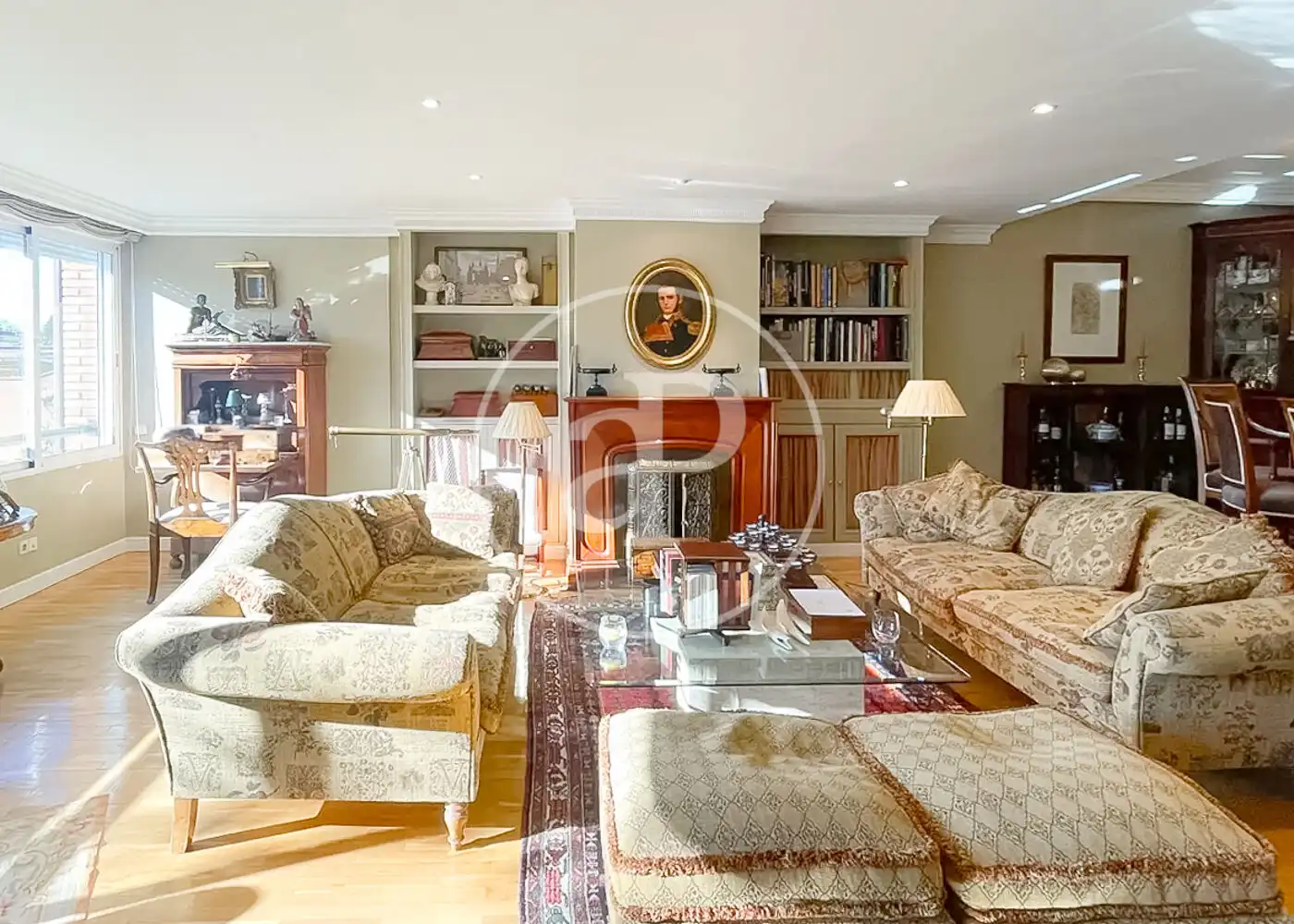 Sala de estar de Dúplex en venta en La Moraleja con Aire acondicionado, Calefacción y Jardín privado