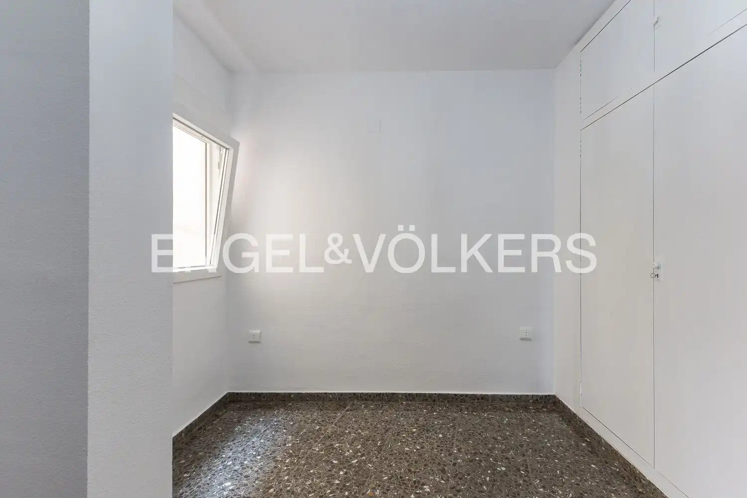 Piso de alquiler en Valencia con Calefacción y Balcón