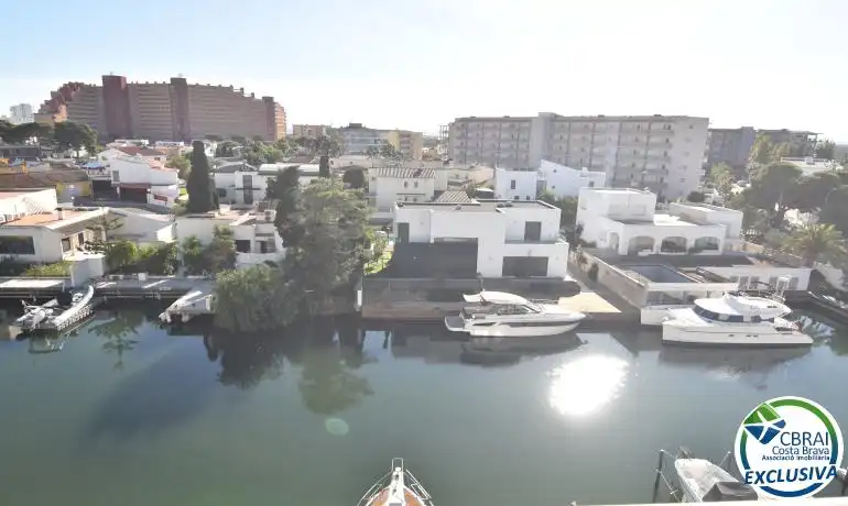 Vista exterior de Apartament en venda en Roses amb Traster i Moblat