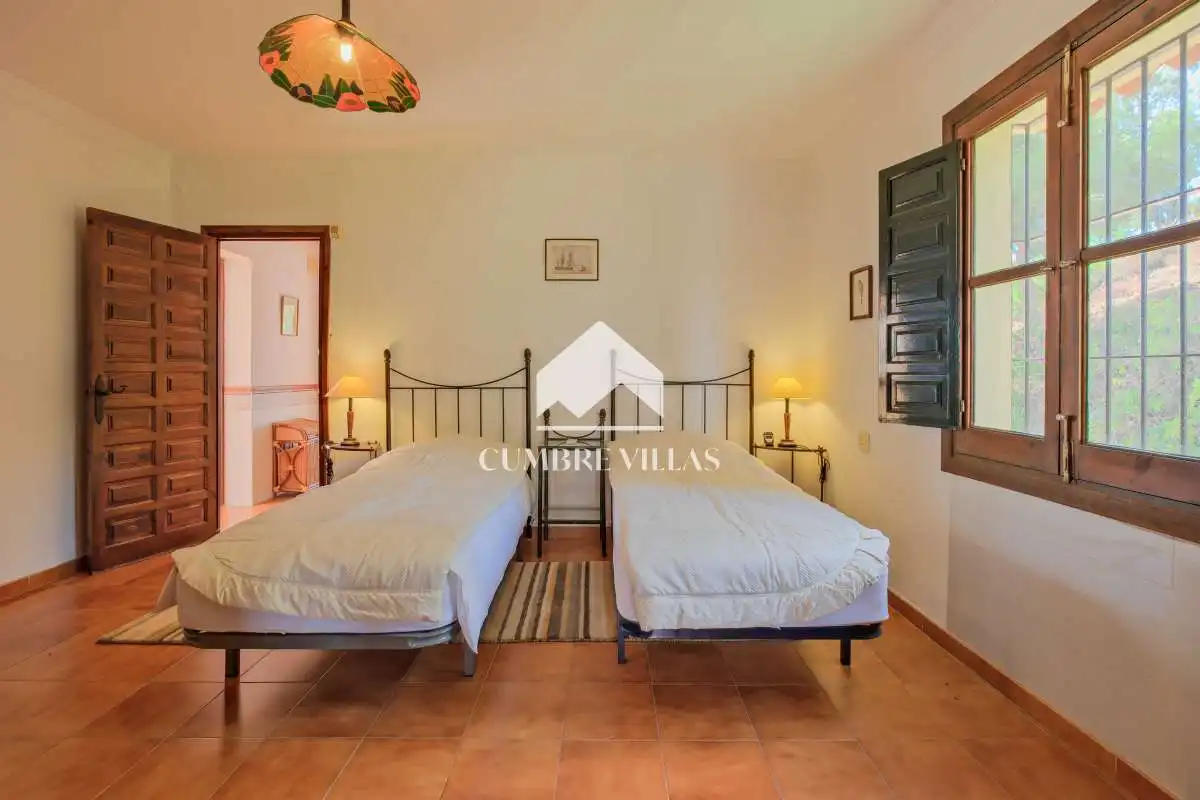 Dormitori de Casa o xalet en venda en Nerja amb Jardí privat i Terrassa