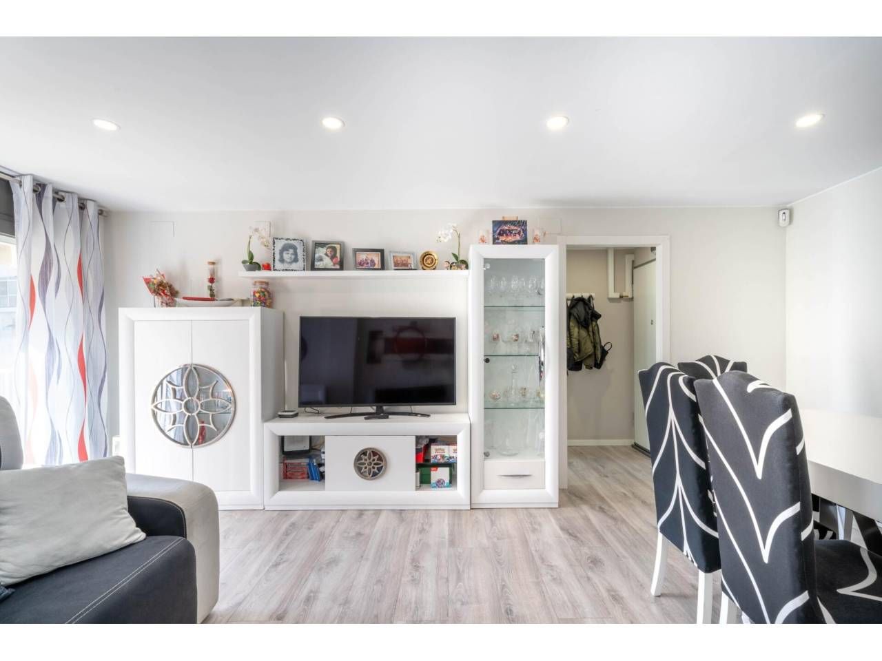 Living room of Flat for sale in Terrassa  with Air Conditioner, Heating and Parquet flooring