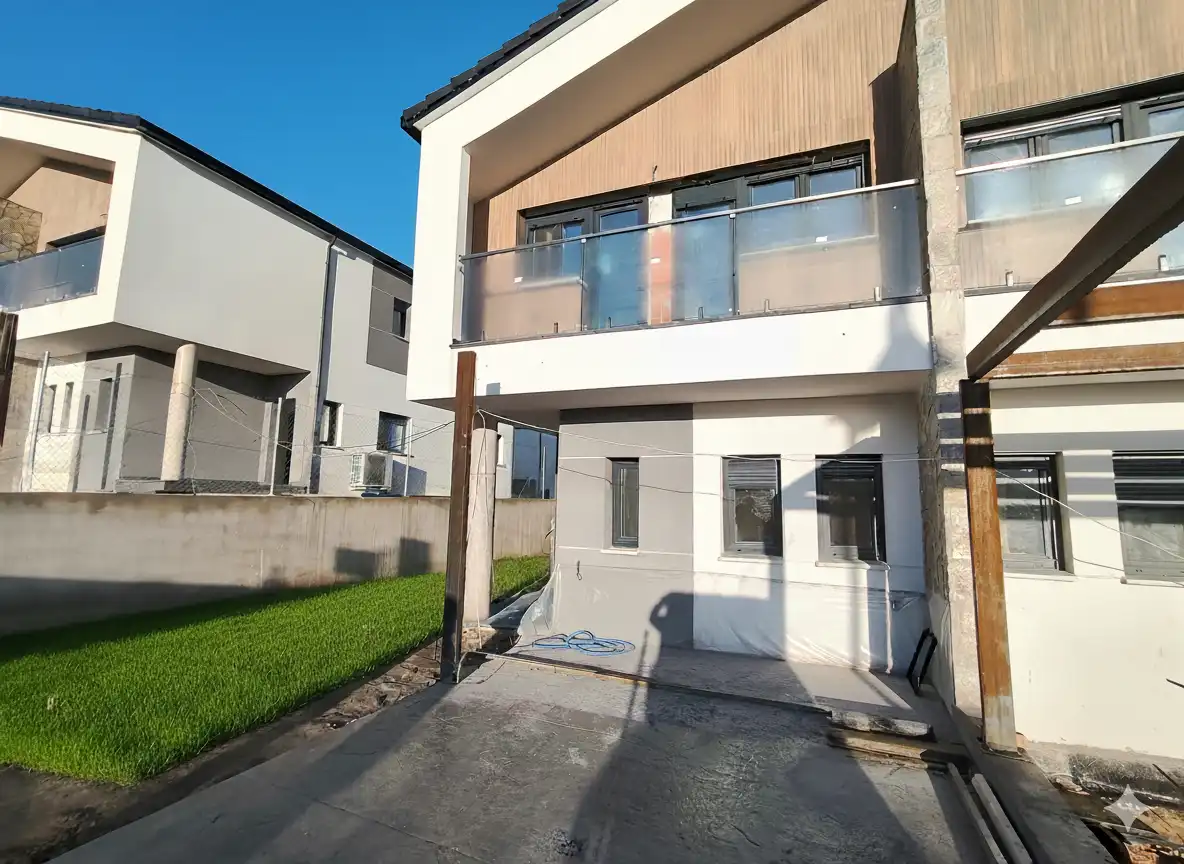 Detached homes for rent in Calle Fuente del Gitano, Casa Amarilla