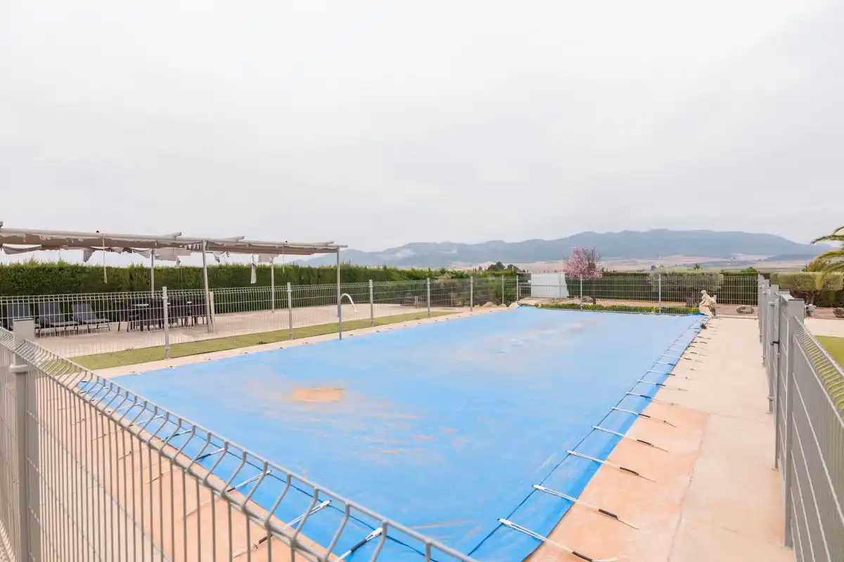 Piscina de Casa o chalet en venta en Yecla con Aire acondicionado, Calefacción y Jardín privado
