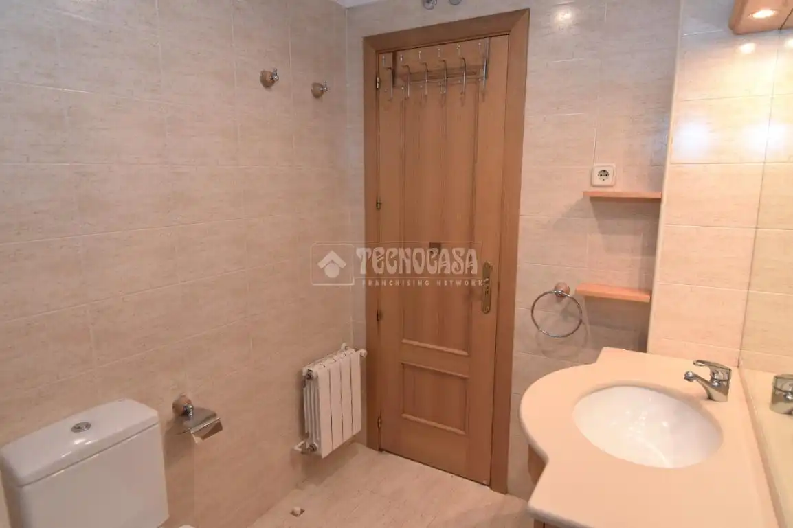 Baño de Piso en venta en Boadilla del Monte con Jardín privado