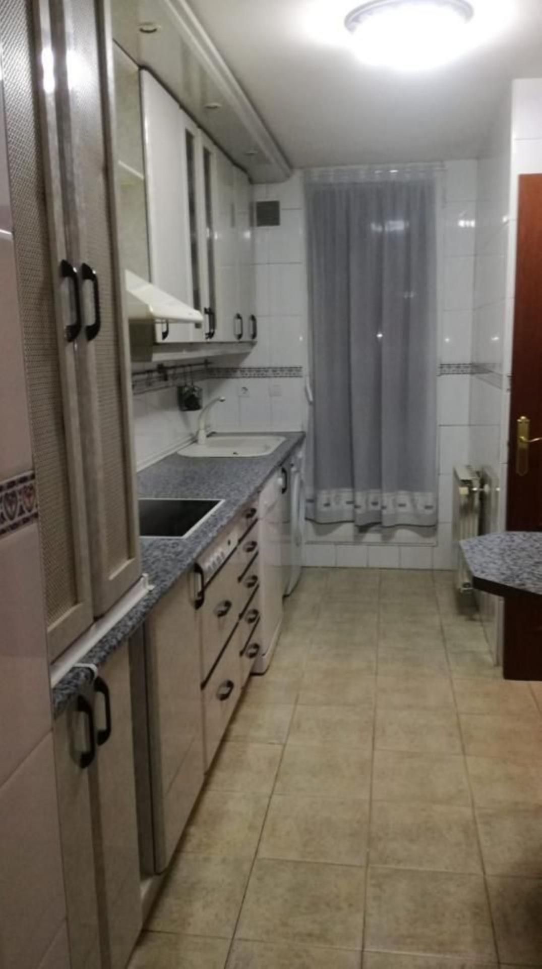 Cuina de Pis de lloguer en  Madrid Capital amb Calefacció i Terrassa