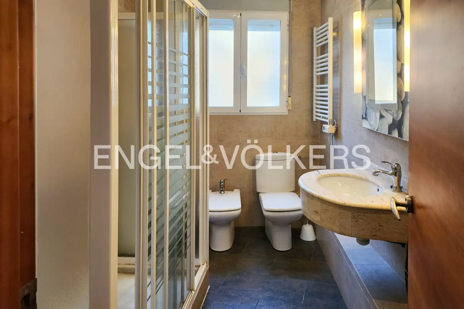 Baño de Piso de alquiler en Valencia con Aire acondicionado, Calefacción y Amueblado