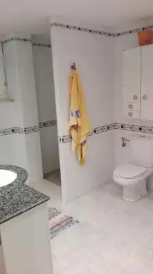 Baño de Casa o chalet en venta en Valdefresno con Calefacción, Jardín privado y Trastero