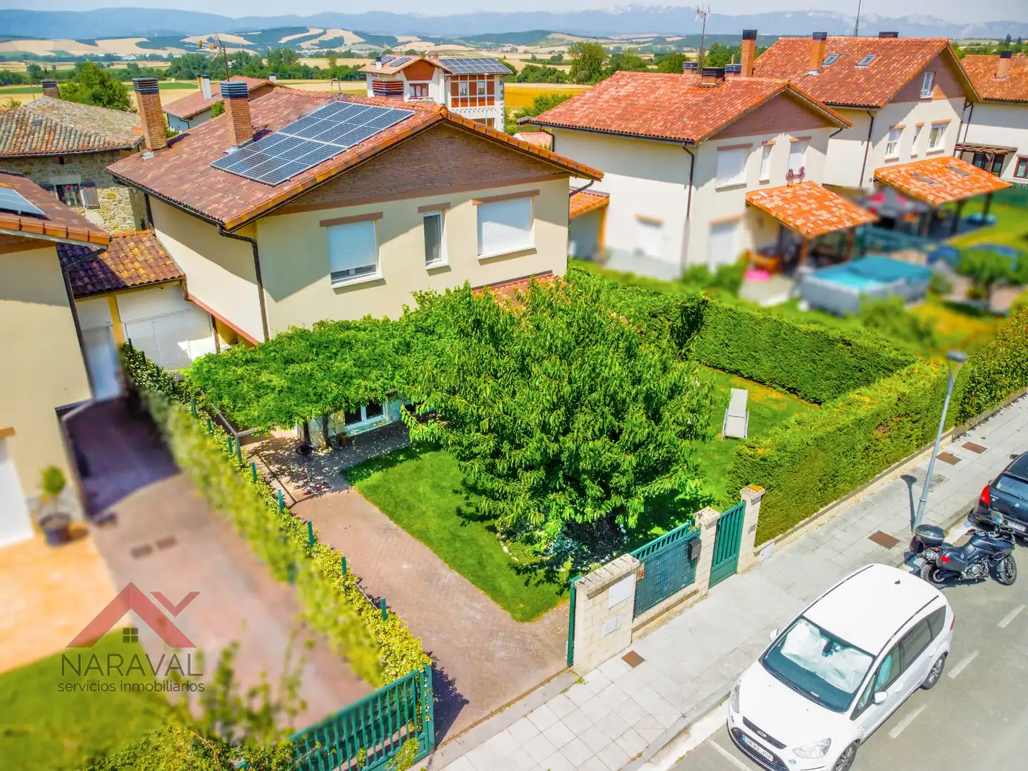 Vista exterior de Casa adosada en venda en Alegría-Dulantzi amb Aire condicionat, Calefacció i Jardí privat