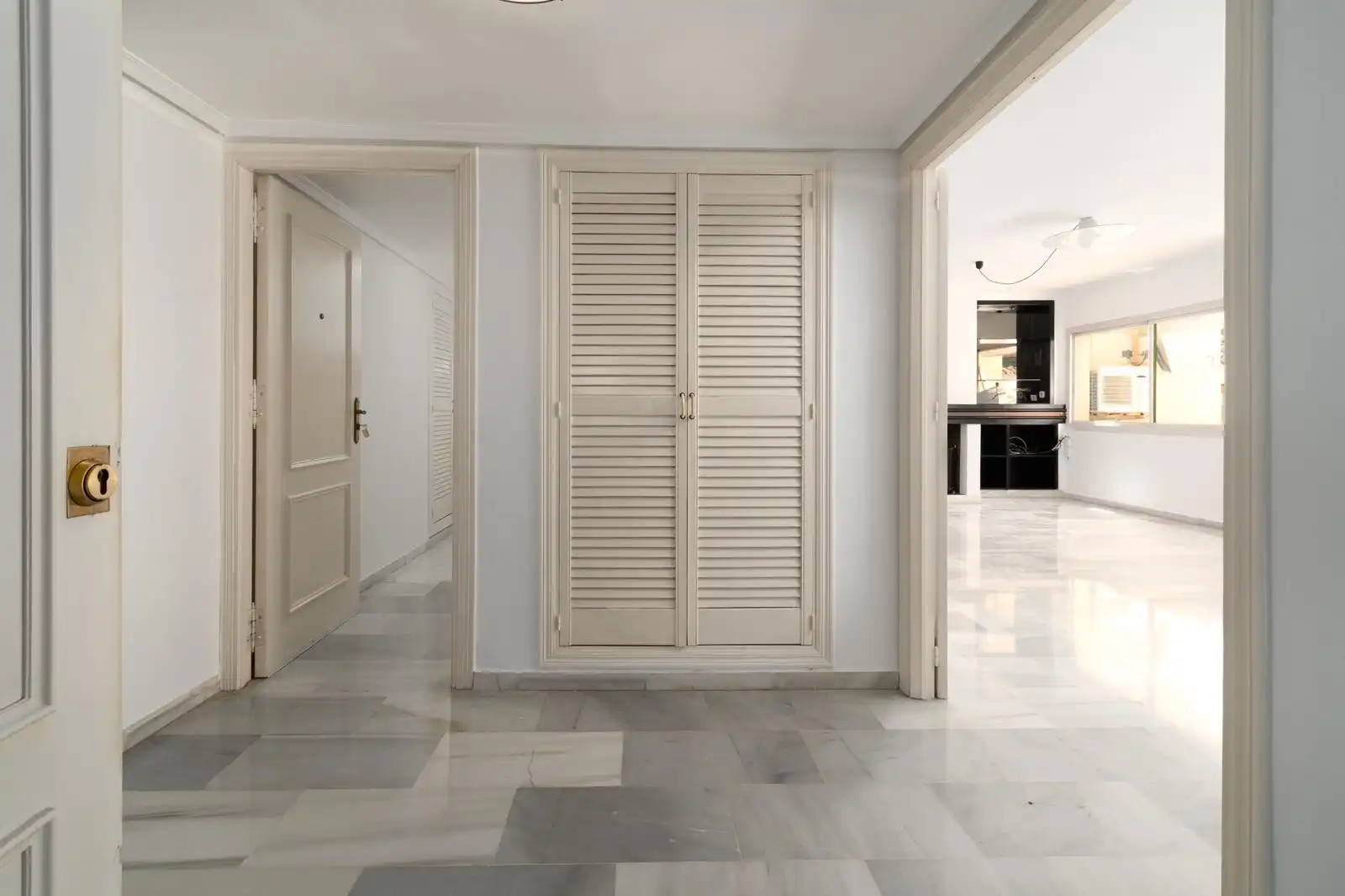 Dachboden zum Verkauf in Marbella mit Klimaanlage, Terrasse und Möbliert