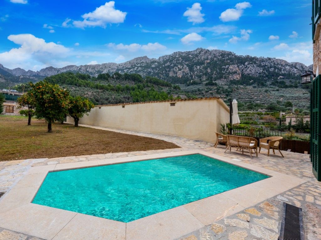 Piscina de Casa o xalet en venda en Fornalutx amb Aire condicionat, Calefacció i Jardí privat