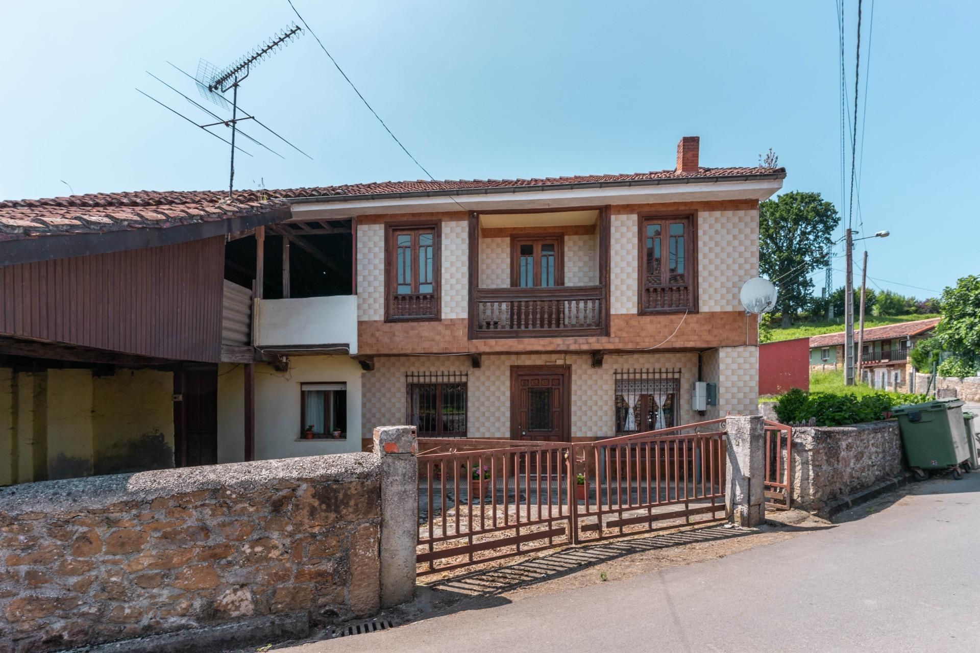Vista exterior de Casa o xalet en venda en Nava amb Calefacció, Jardí privat i Balcó