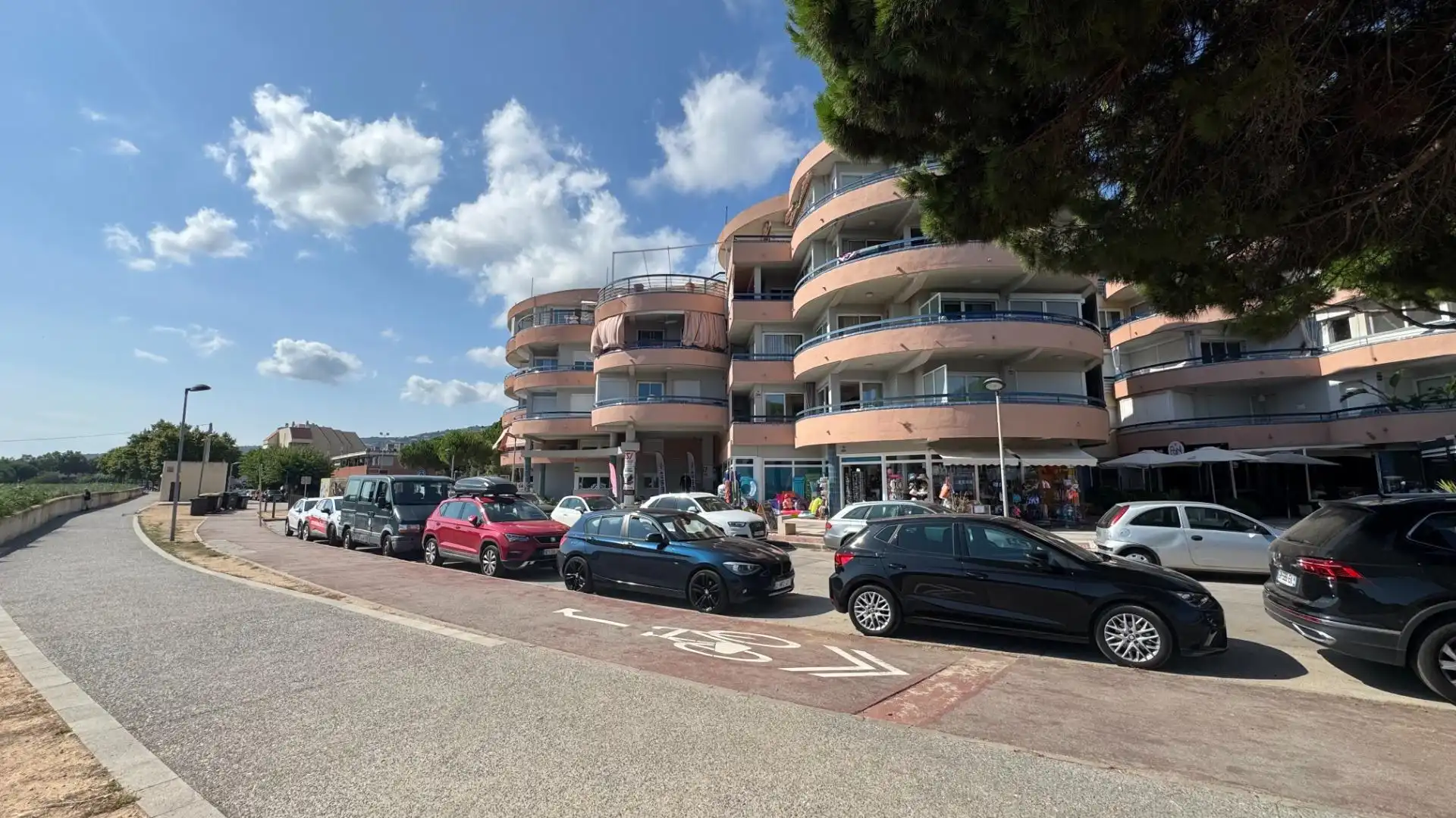 Parkplatz von Wohnungen zum Verkauf in Castell d'Aro, Platja d'Aro i s'Agaró mit Klimaanlage, Terrasse und Möbliert