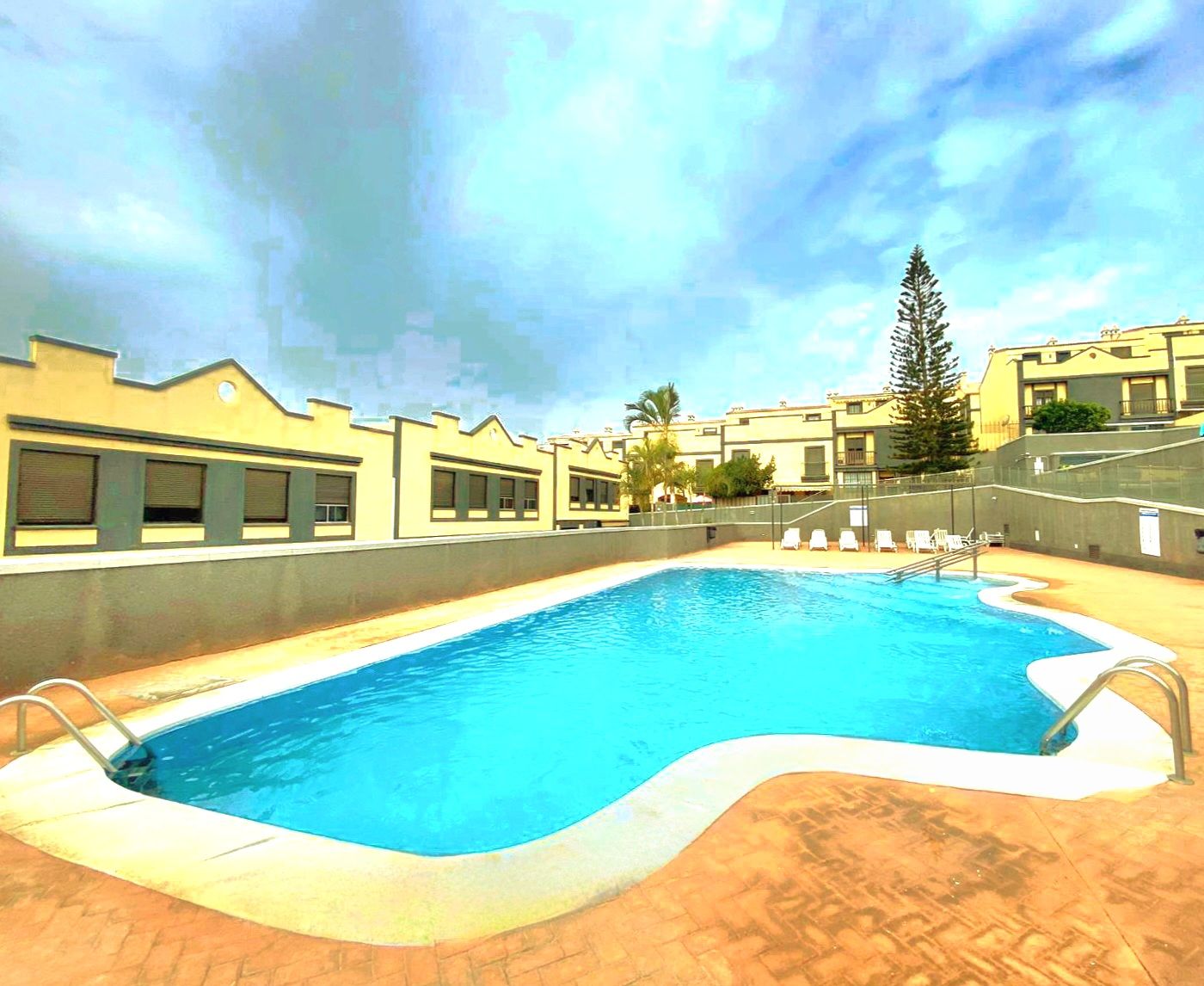 Piscina de Casa adosada en venda en San Miguel de Abona amb Jardí privat, Terrassa i Piscina comunitària