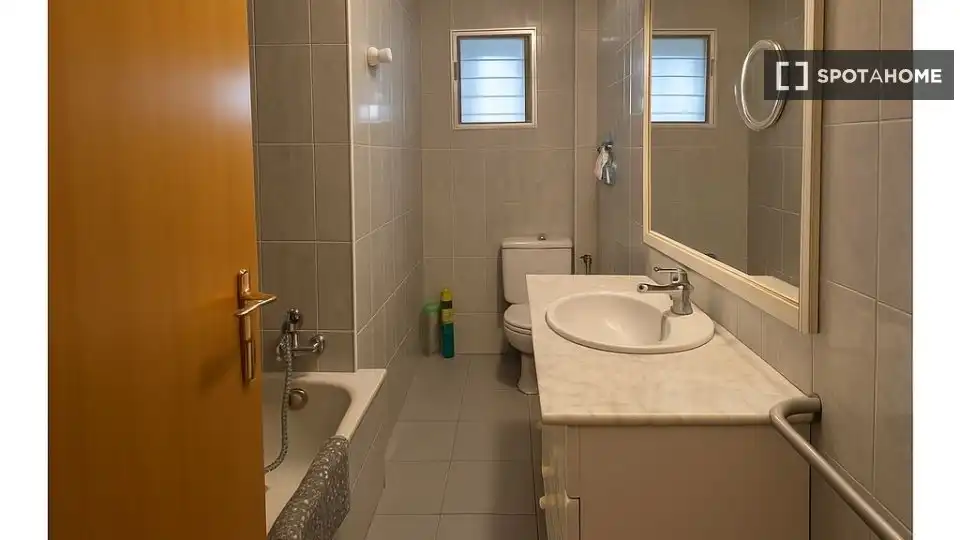 Badezimmer von Wohnungen zur untervermieten in Benidorm mit Klimaanlage, Terrasse und Möbliert