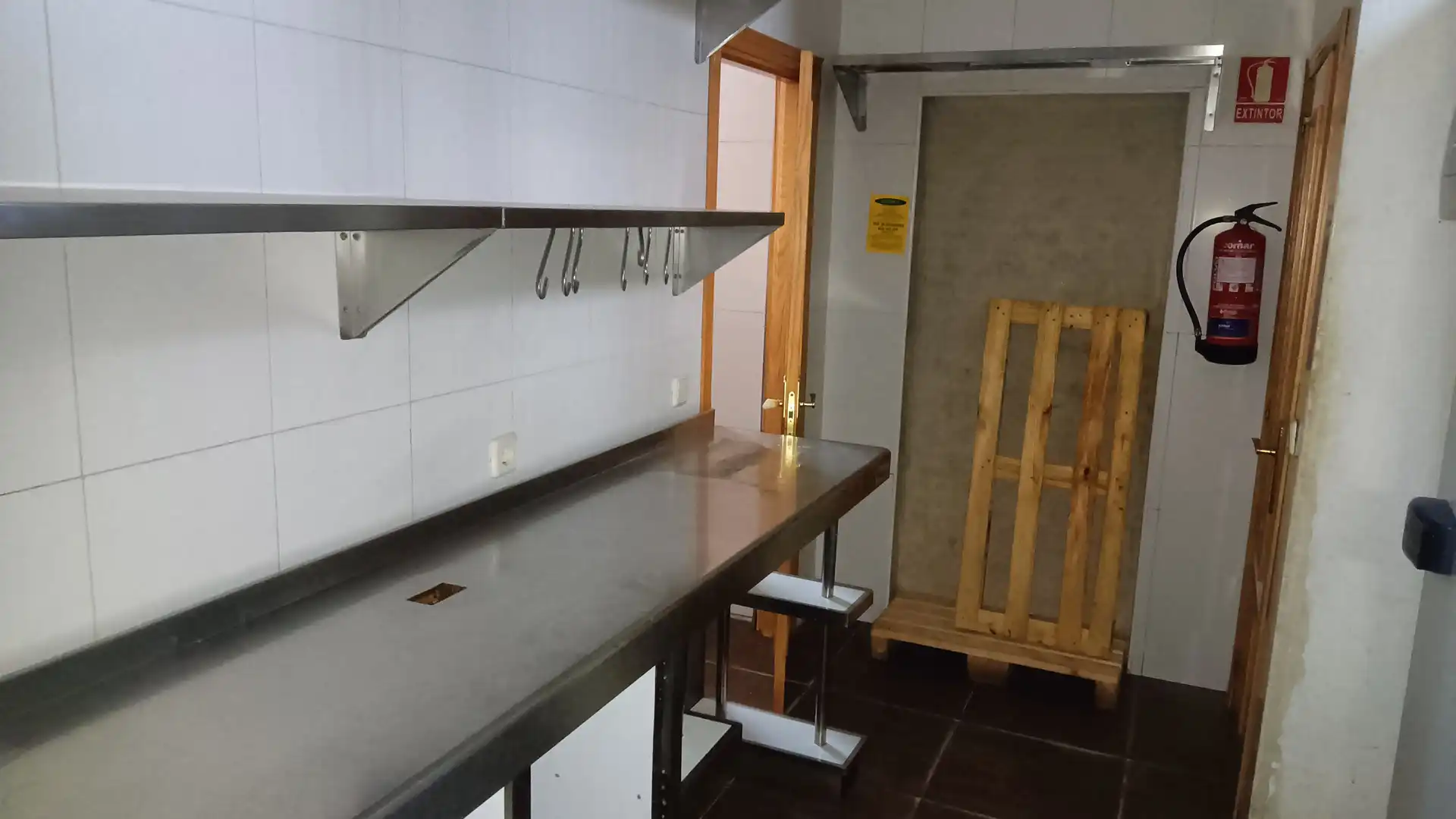 Local en venta en Calle de la Alcarria, Los Valles - Sanz Vázquez - El Fuerte