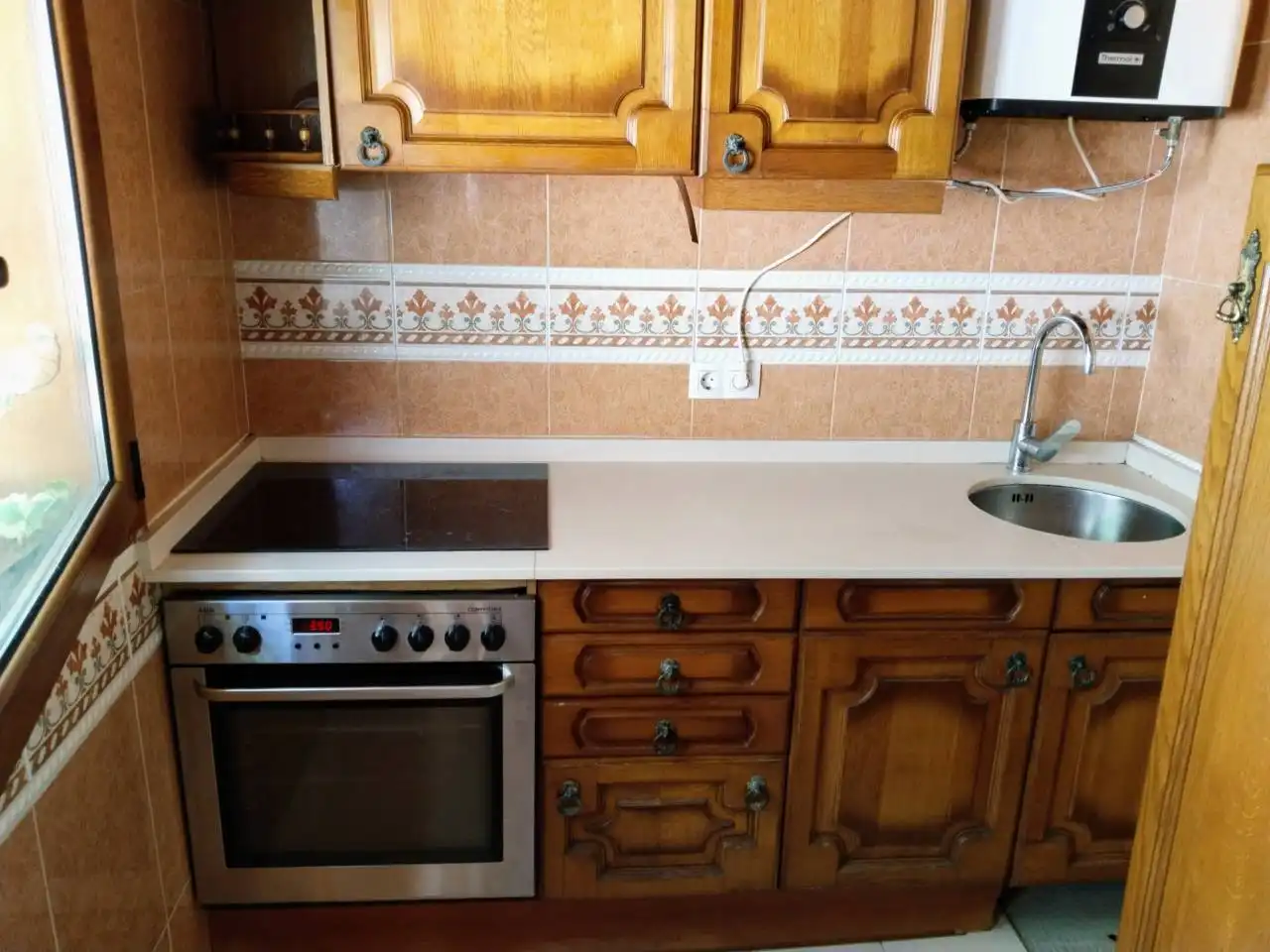 Cocina de Apartamento de alquiler en Burgos con Calefacción y Amueblado