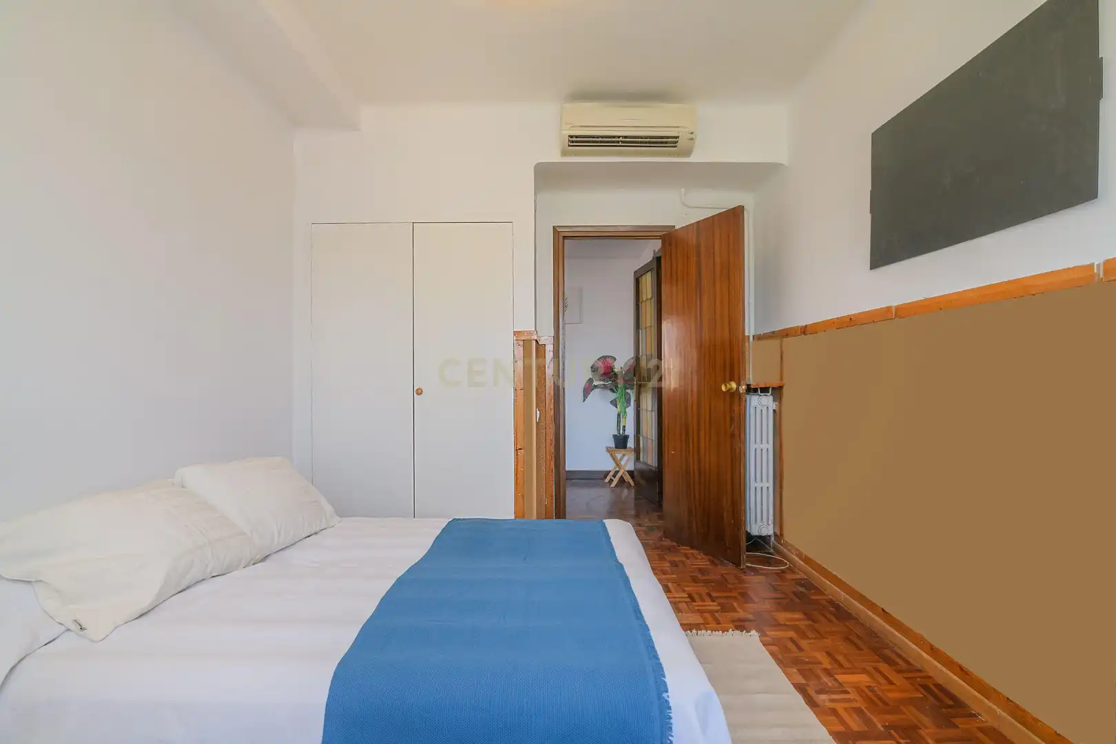 Schlafzimmer von Wohnung zum Verkauf in Barcelona mit Klimaanlage, Ofen und Mikrowelle