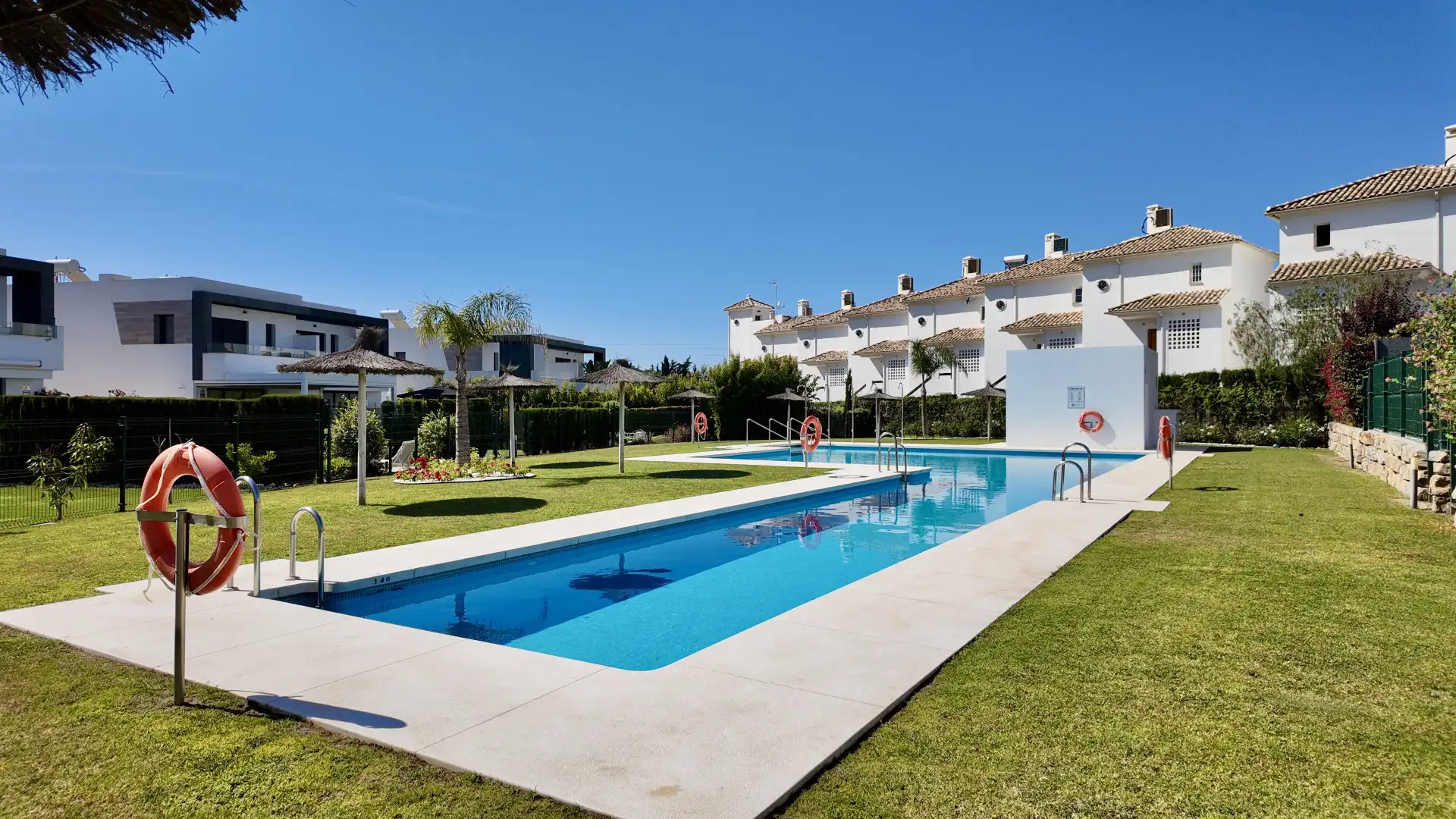 Casa pareada con piscina en venta en Selwo, imagen 11