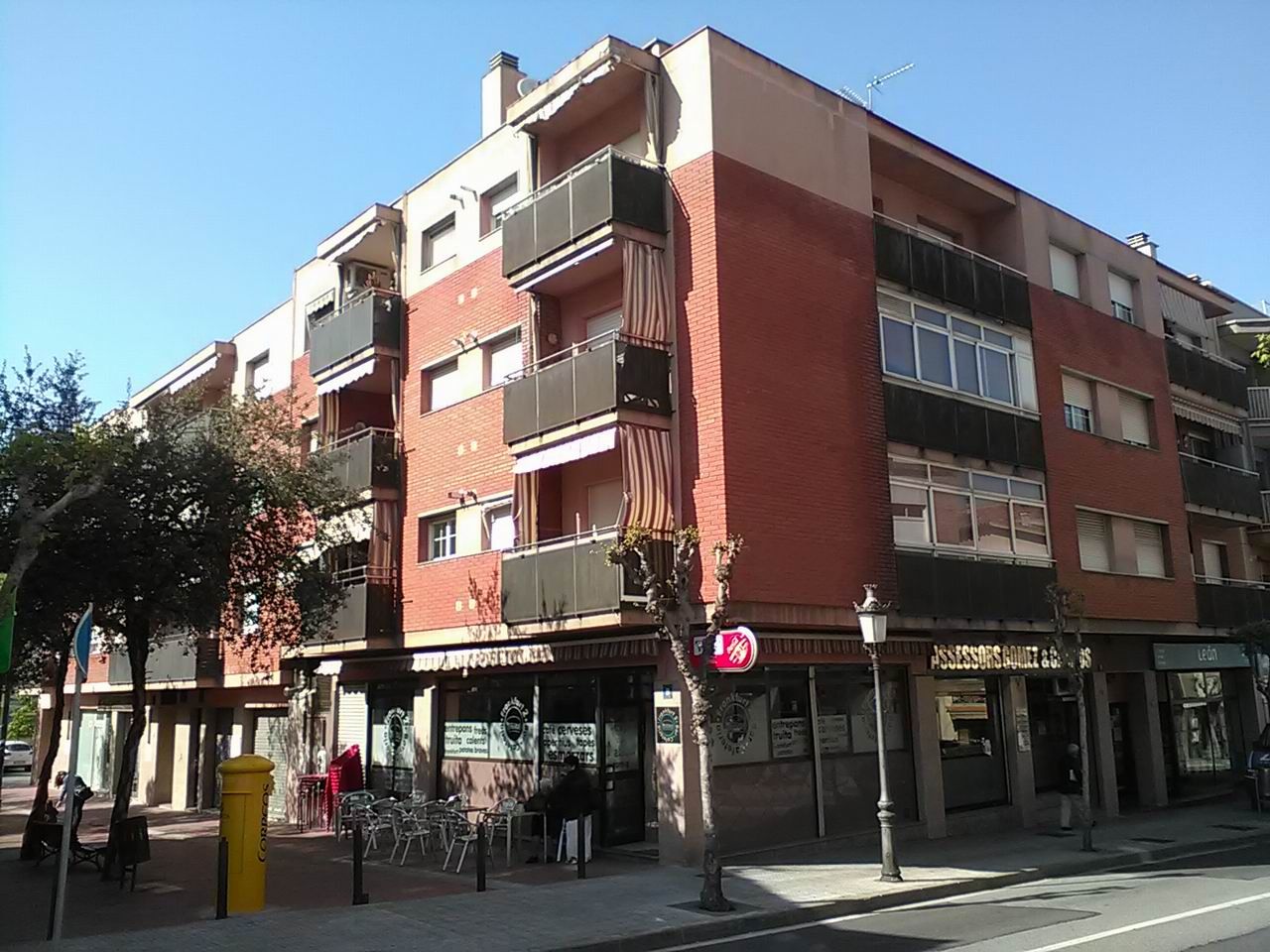 Vista exterior de Garatge en venda en Montornès del Vallès