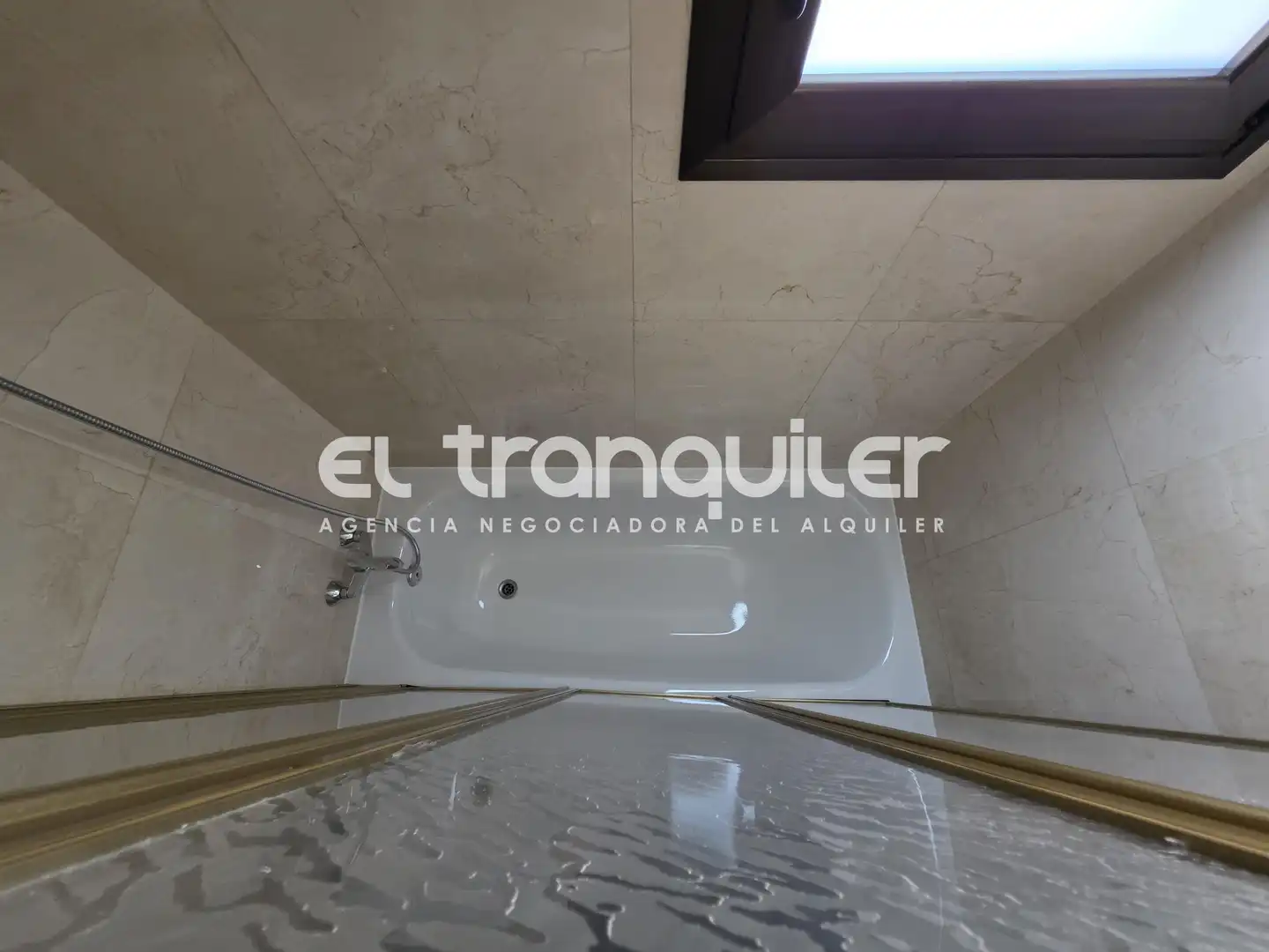 Bany de Pis de lloguer en Madrid amb Aire condicionat, Parquet i Piscina