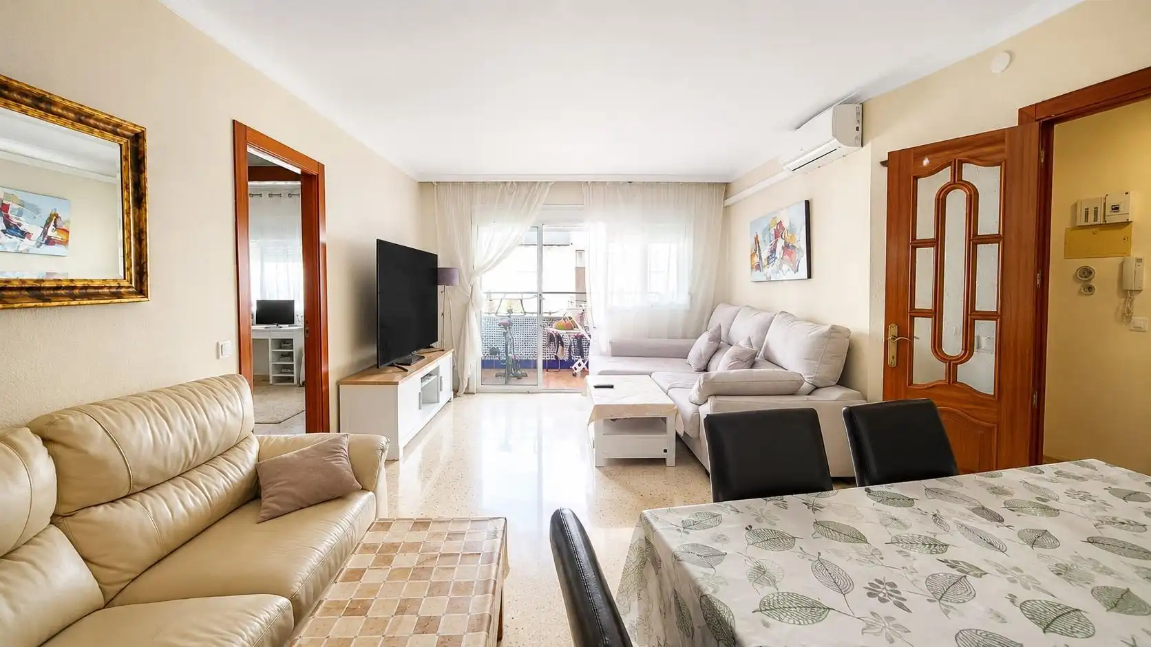 Wohnzimmer von Wohnungen zum Verkauf in Marbella mit Klimaanlage, Heizung und Terrasse