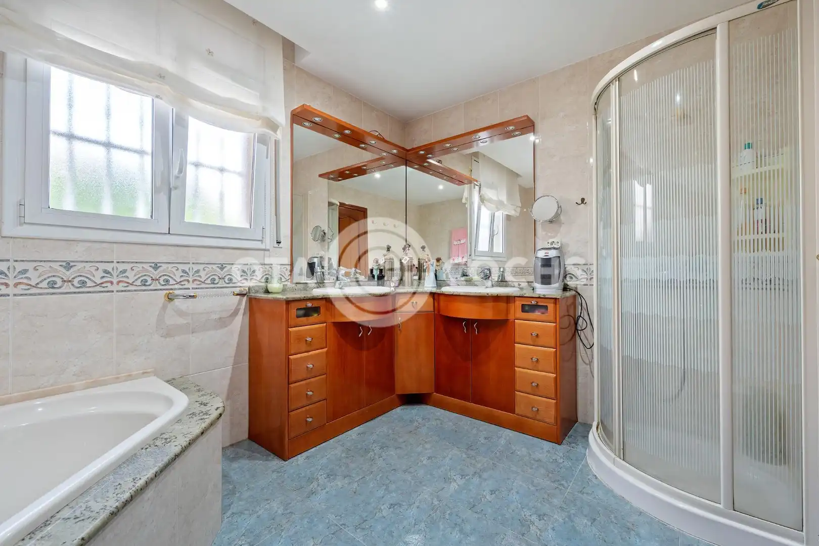 Bathroom of Houses for sale in Ponent