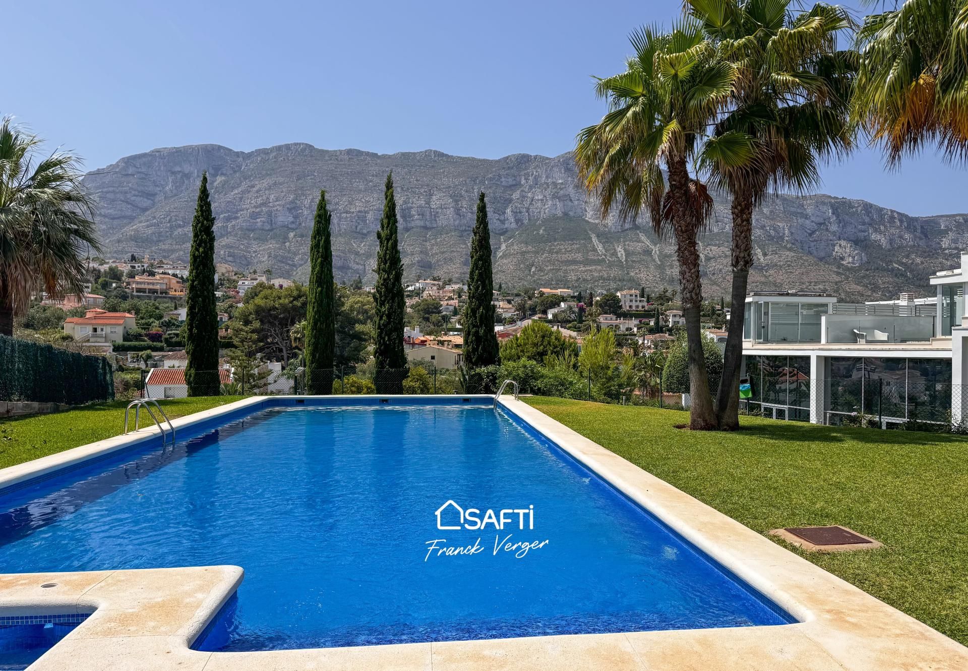 Exterior view of Single-family semi-detached for sale in Dénia  with Air Conditioner, Heating and Terrace