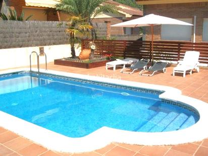 Piscina de Casa o xalet en venda en Pineda de Mar amb Aire condicionat i Terrassa