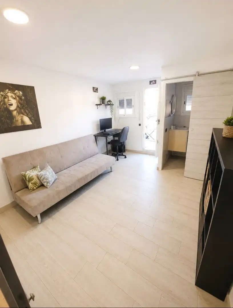 Sala d'estar de Casa o xalet en venda en Santa Coloma de Gramenet amb Aire condicionat, Calefacció i Jardí privat