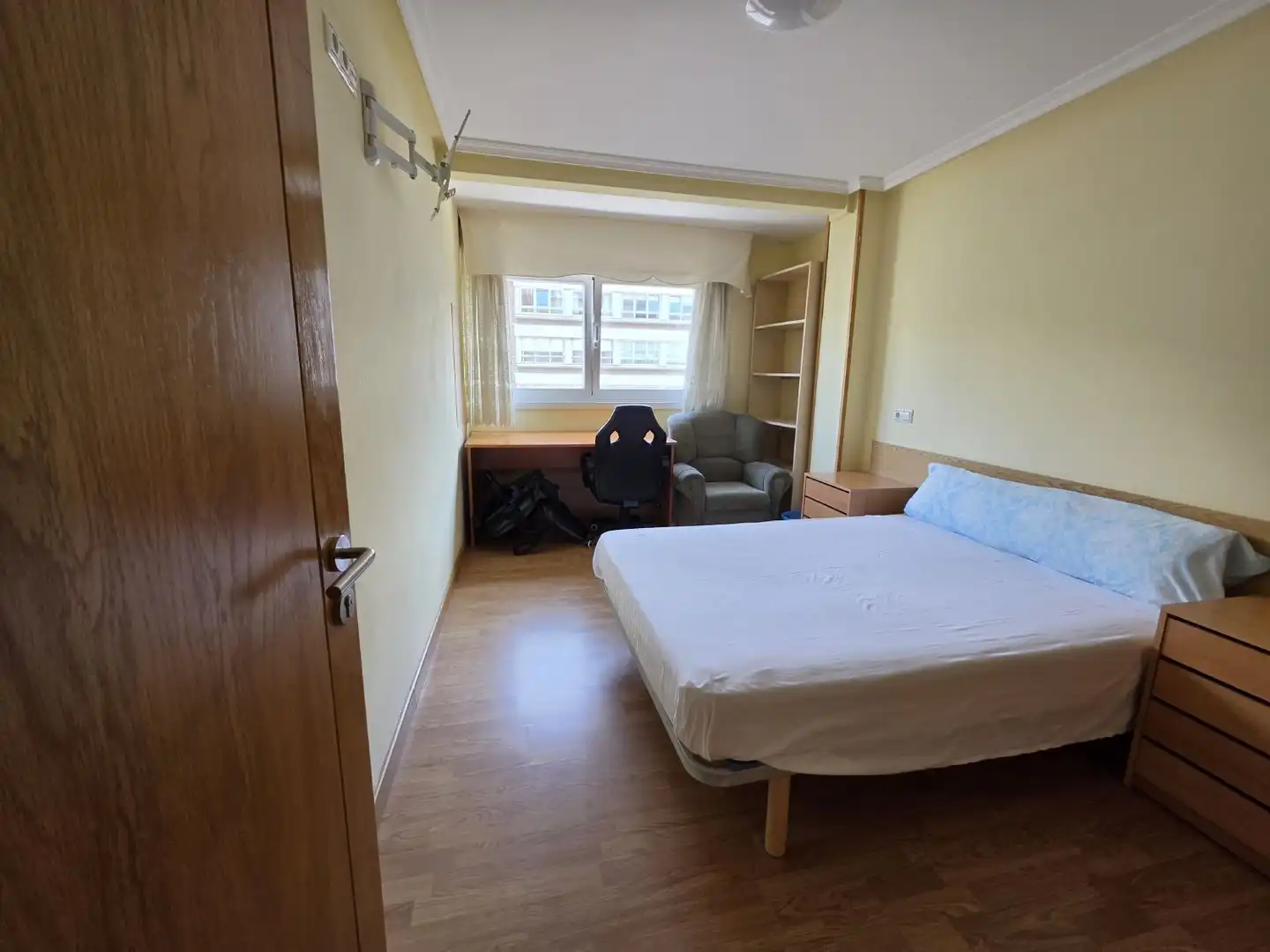 Habitación de Piso para compartir en A Coruña Capital  con Amueblado