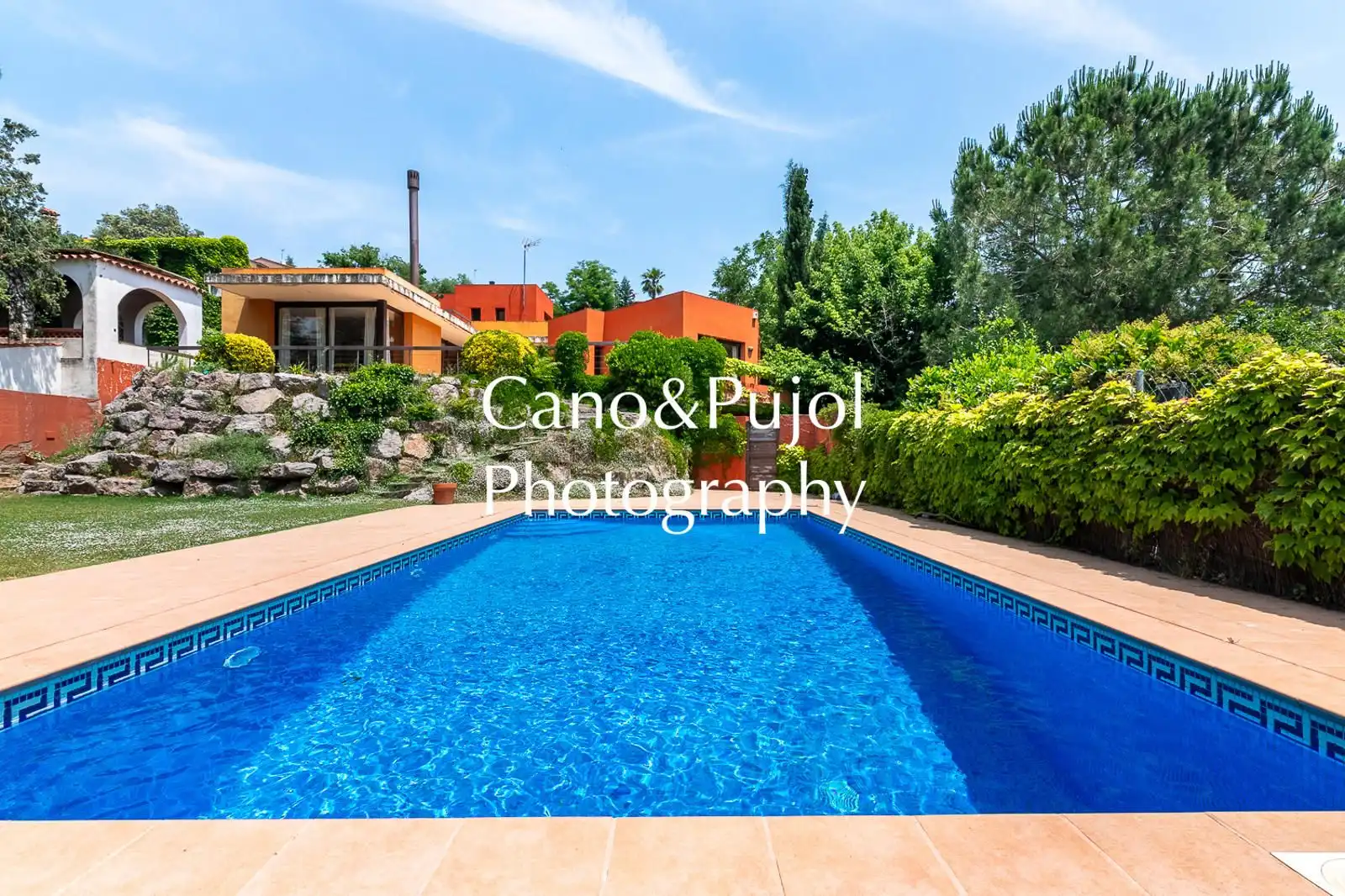 Piscina de Casa o xalet en venda en Cerdanyola del Vallès amb Aire condicionat, Calefacció i Terrassa