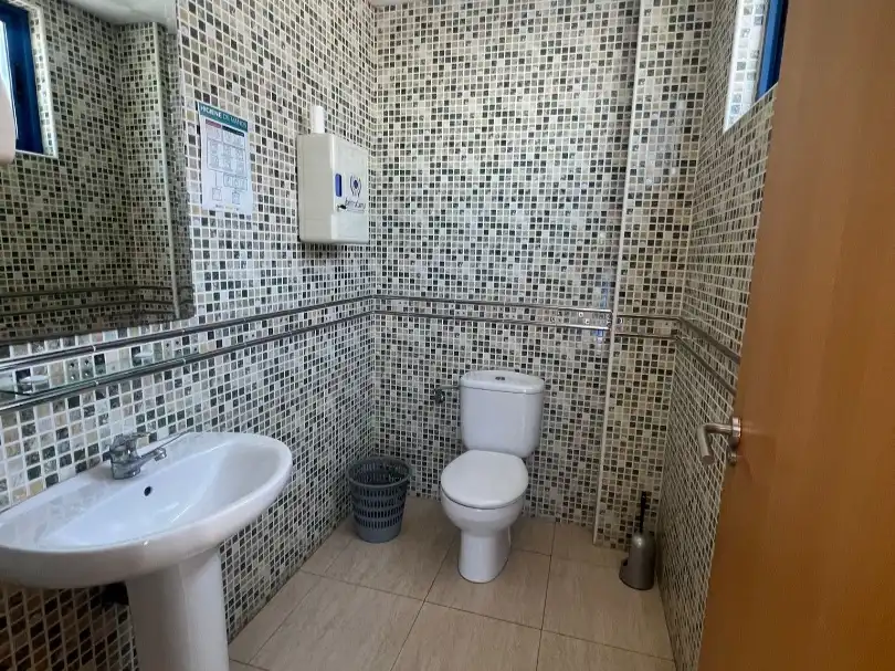 Bany de Oficina de lloguer en Cartagena amb Aire condicionat i Calefacció