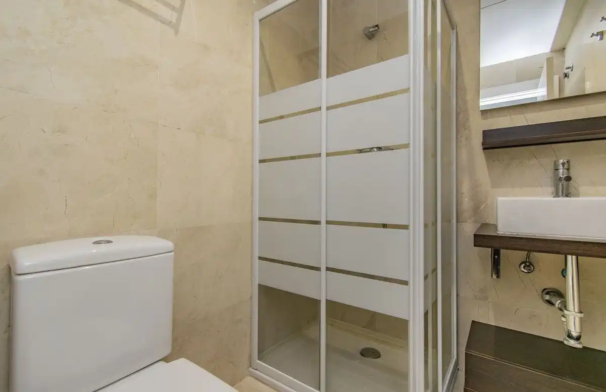 Badezimmer von Wohnungen zum Verkauf in Benahavís mit Klimaanlage, Heizung und Terrasse