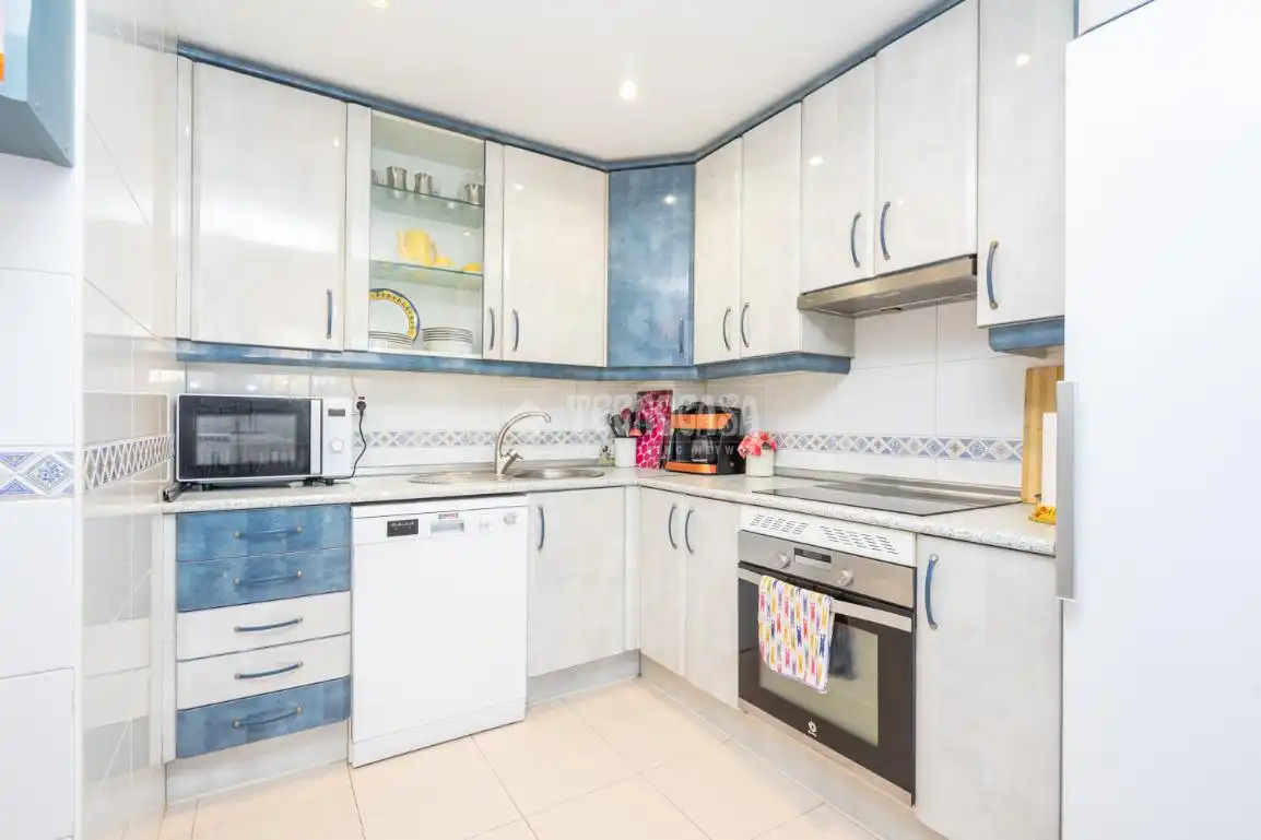 Cocina de Casa adosada en venta en Colmenar Viejo con Aire acondicionado, Jardín privado y Terraza