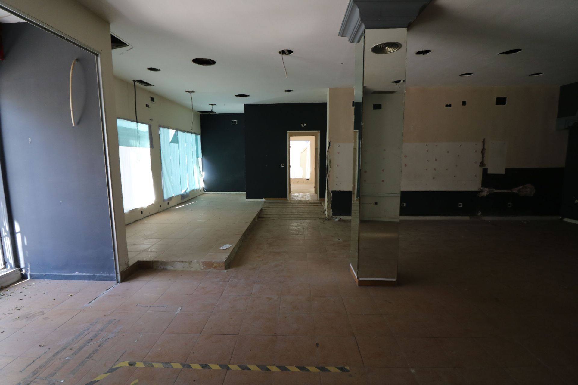Premises for sale in  Sevilla Capital