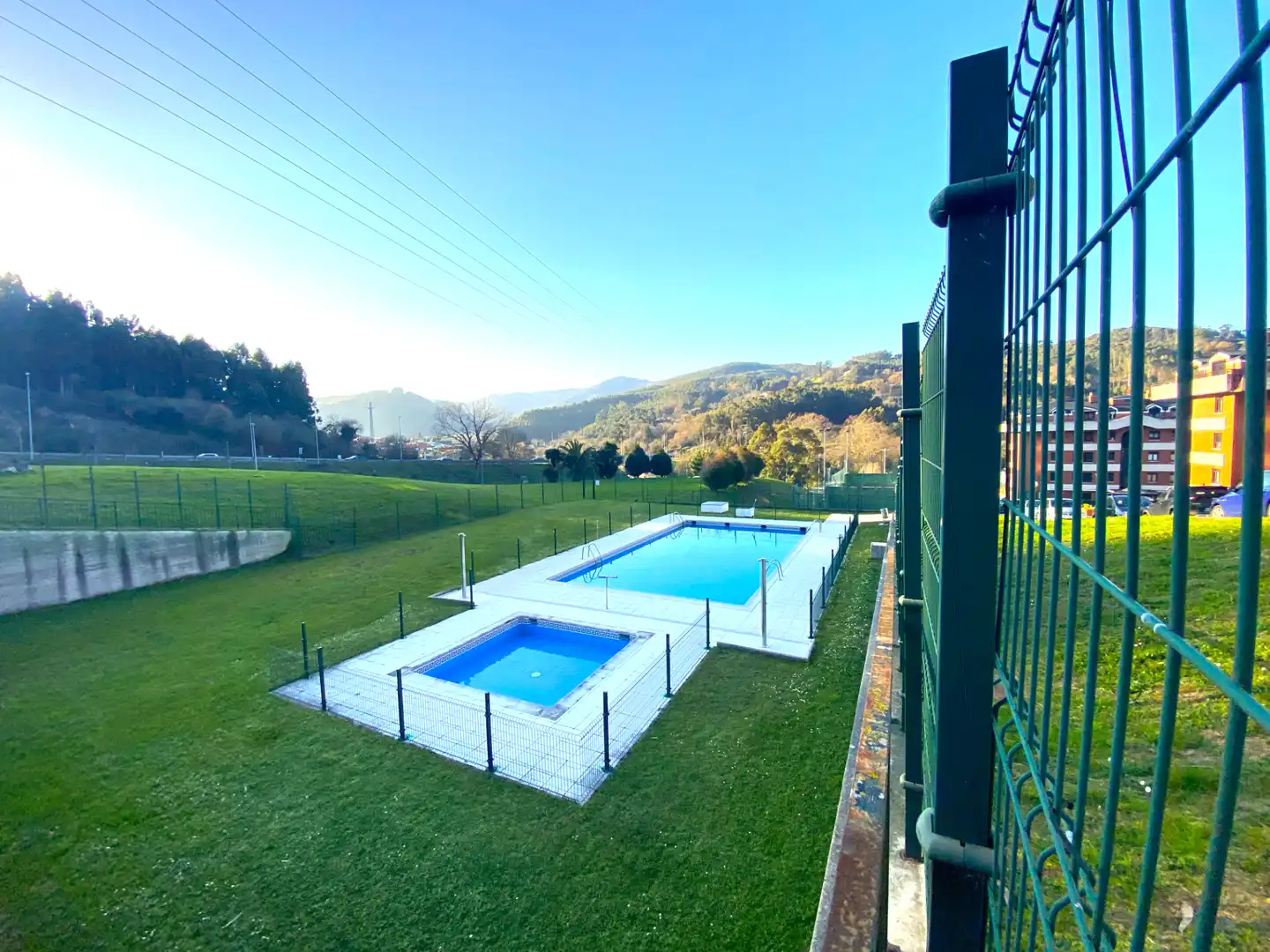 Piscina de Piso en venta en Castro-Urdiales con Calefacción, Jardín privado y Parquet