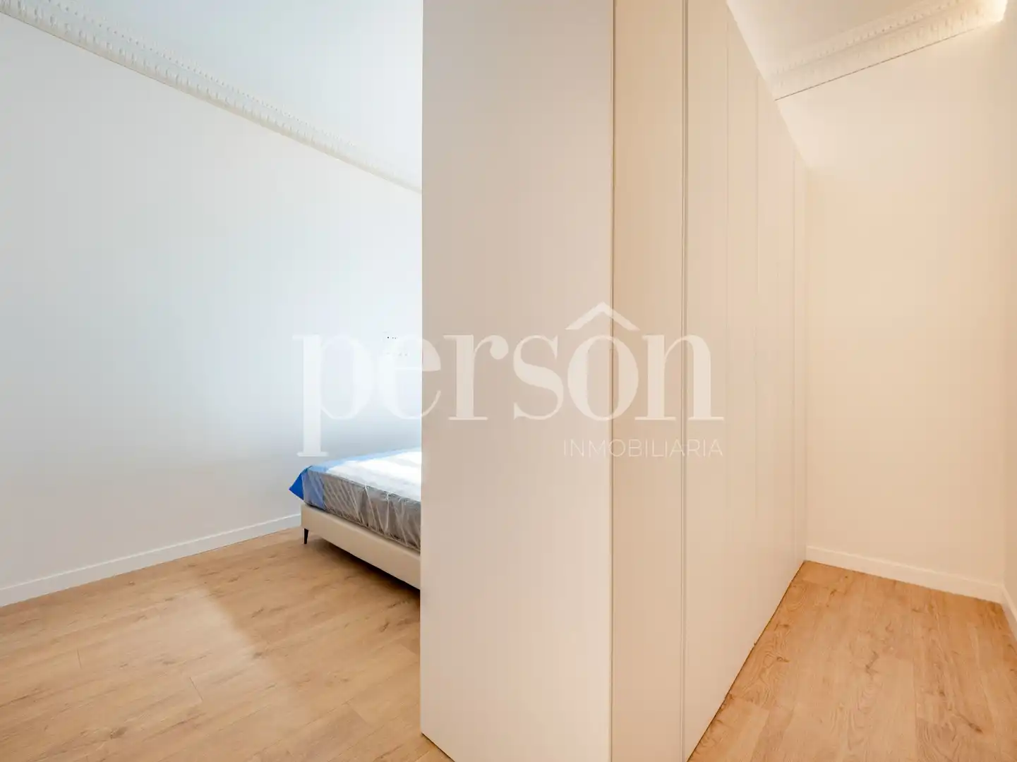 Bedroom of Flat for rent in Valencia  with Air Conditioner, Furnished and Balcony